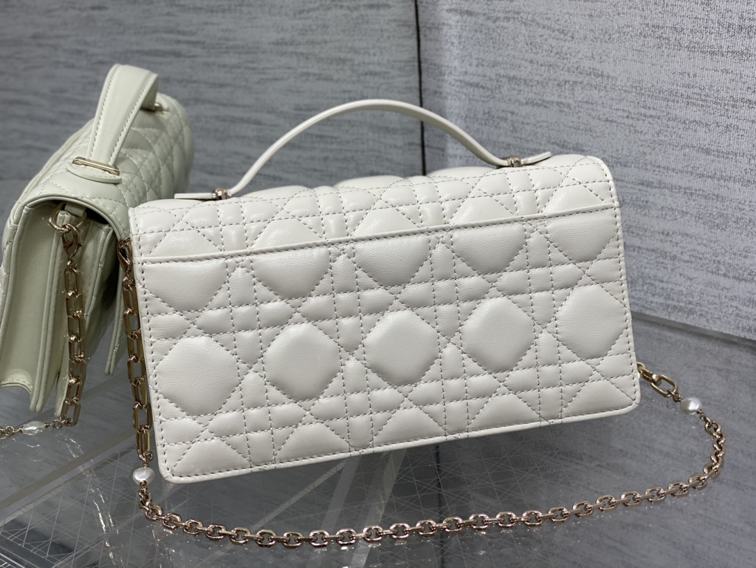 Clutch Bag Sheepskin White M-s