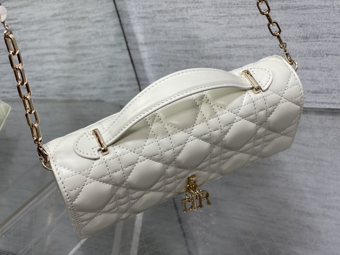 Clutch Bag Sheepskin White M-s