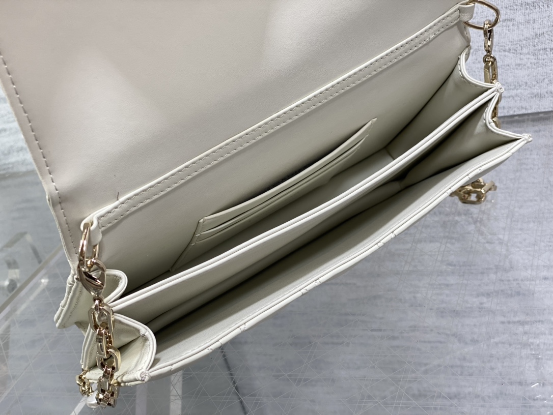 Clutch Bag Sheepskin White M-s