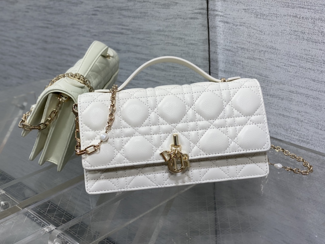 Clutch Bag Sheepskin White M-s