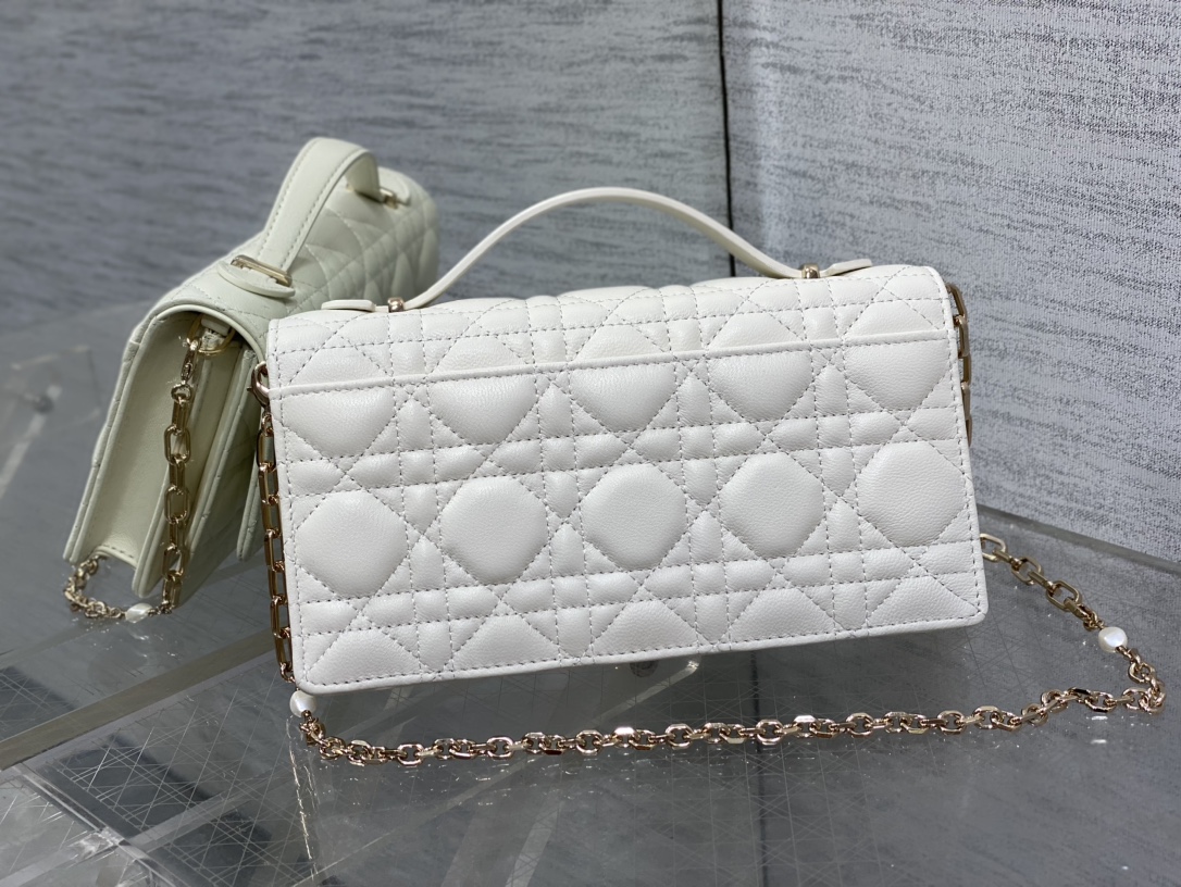 Clutch Bag Sheepskin White M-s