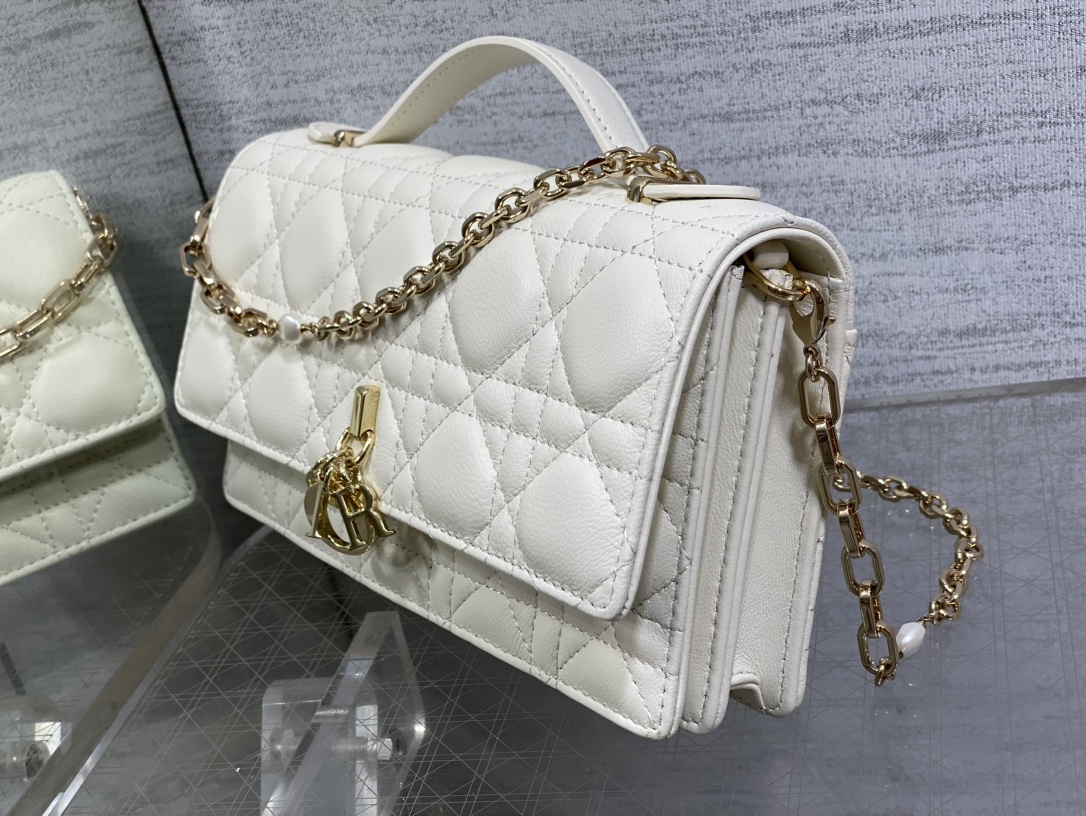 Clutch Bag Sheepskin White M-s