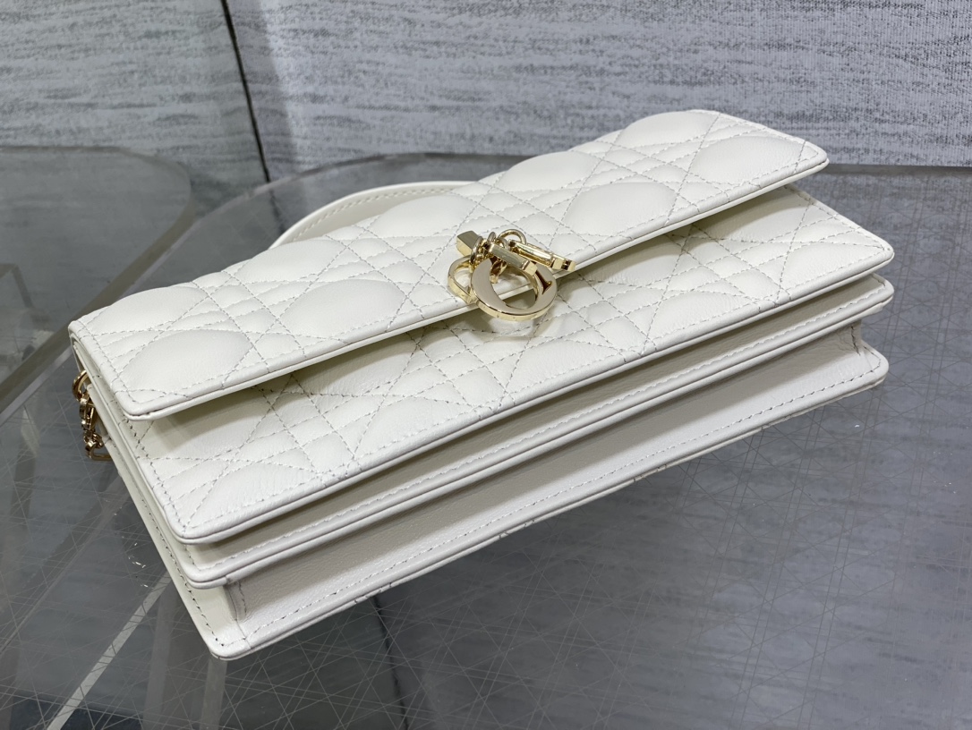 Clutch Bag Sheepskin White M-s