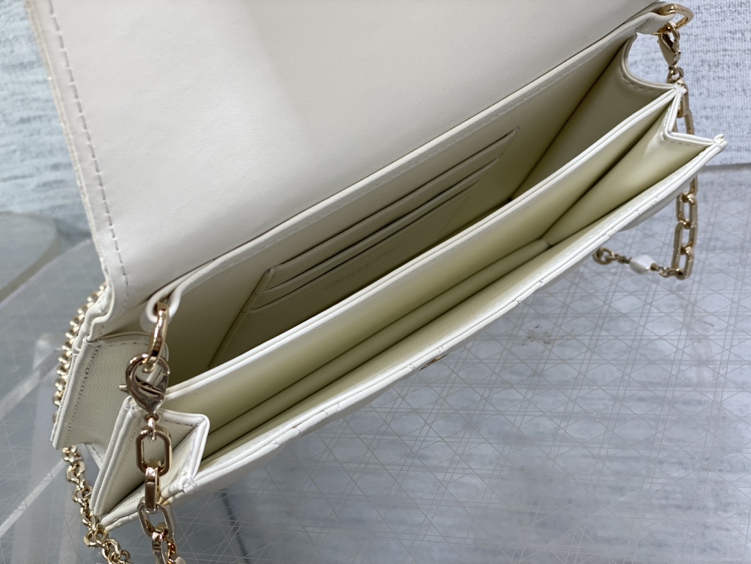 Clutch Bag Sheepskin White M-s