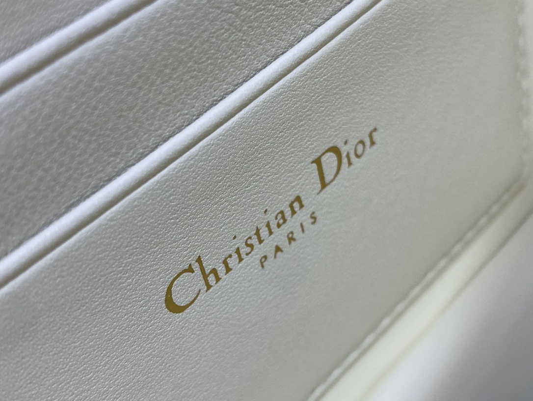 Clutch Bag Sheepskin White M-s