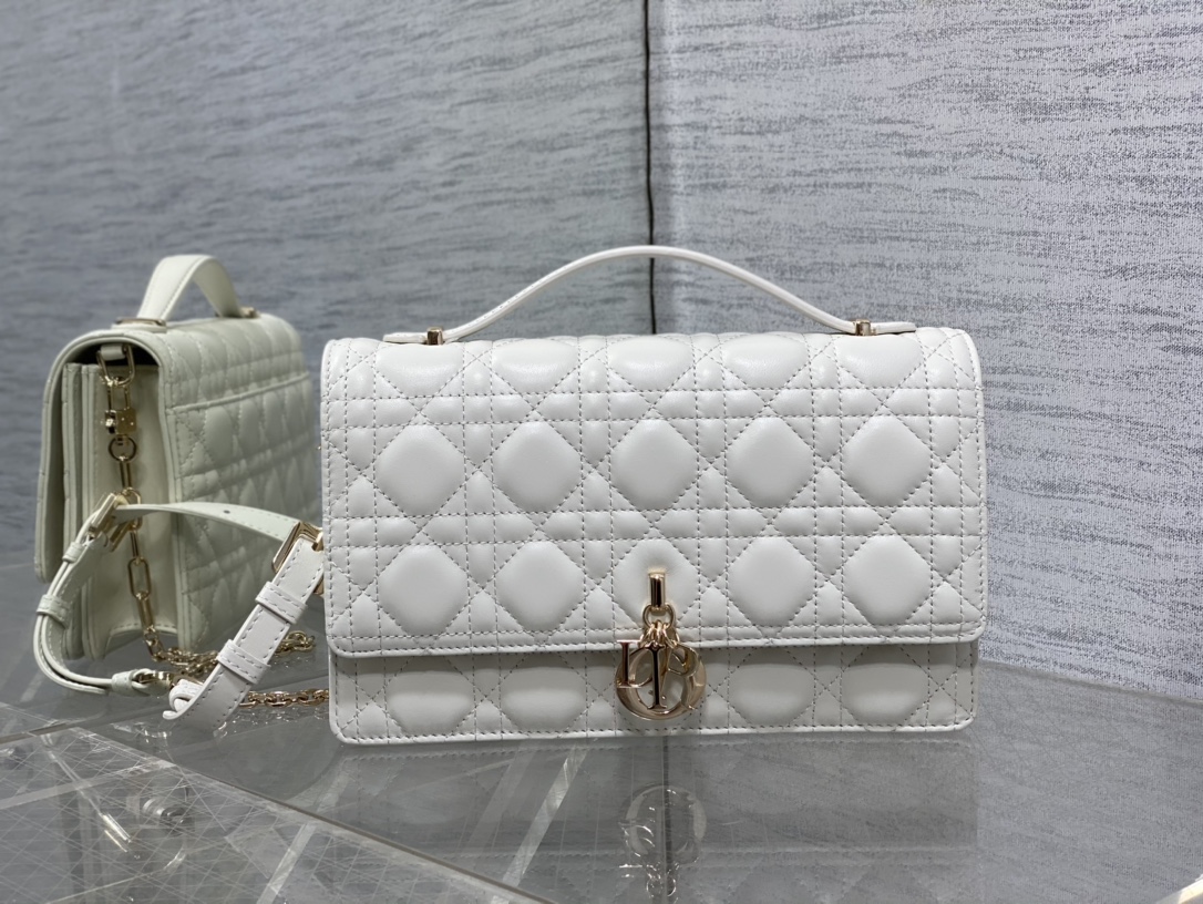 Clutch Bag Sheepskin White S-14cm