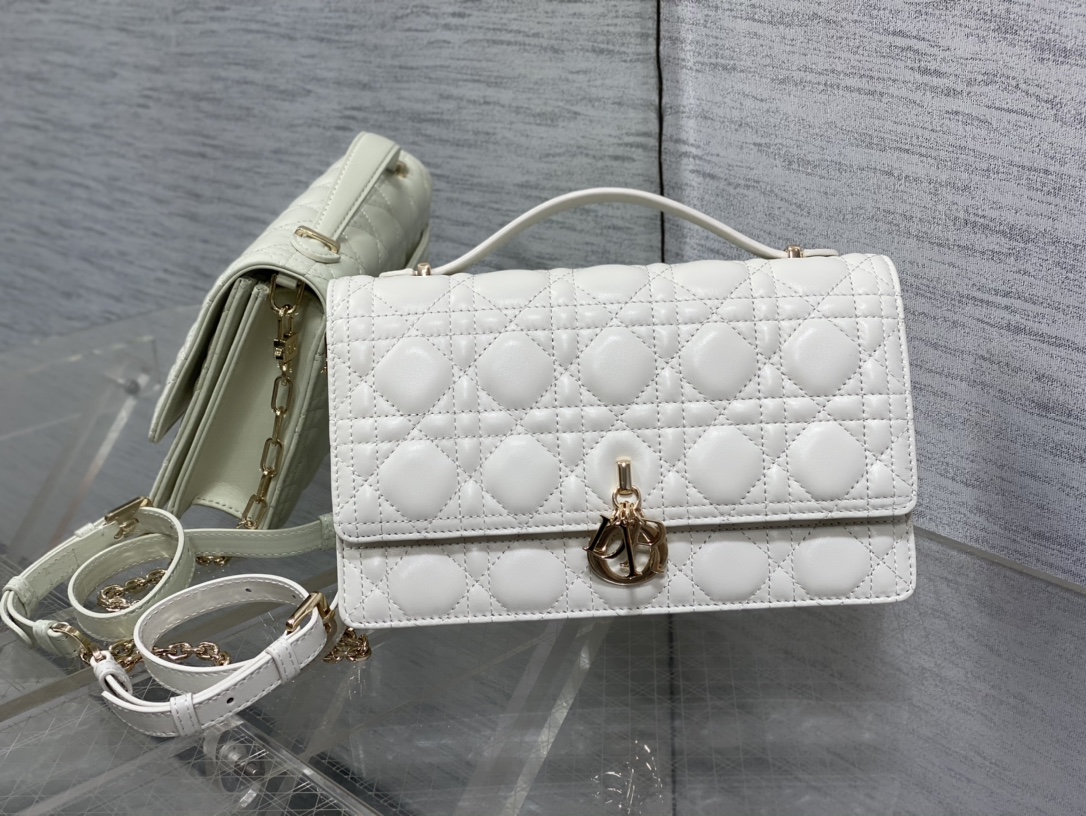 Clutch Bag Sheepskin White S-14cm
