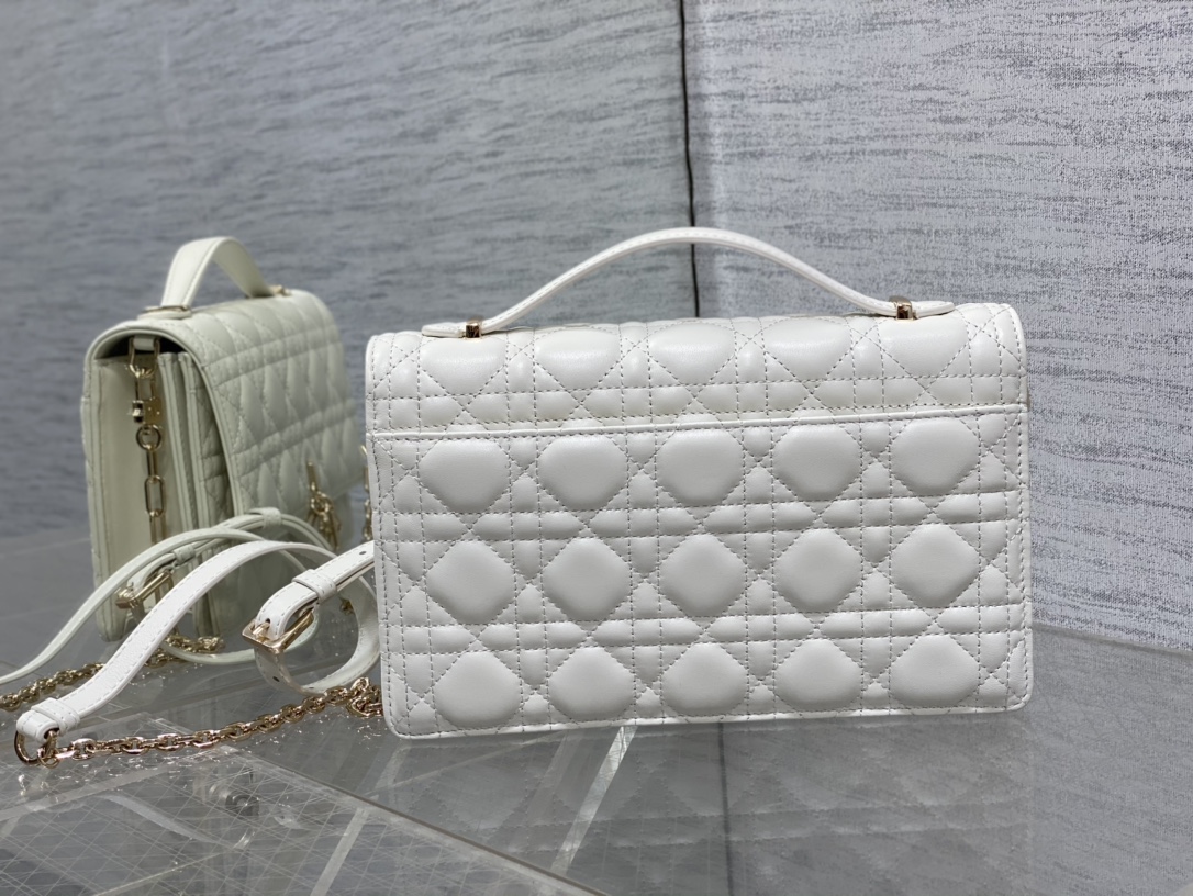 Clutch Bag Sheepskin White S-14cm