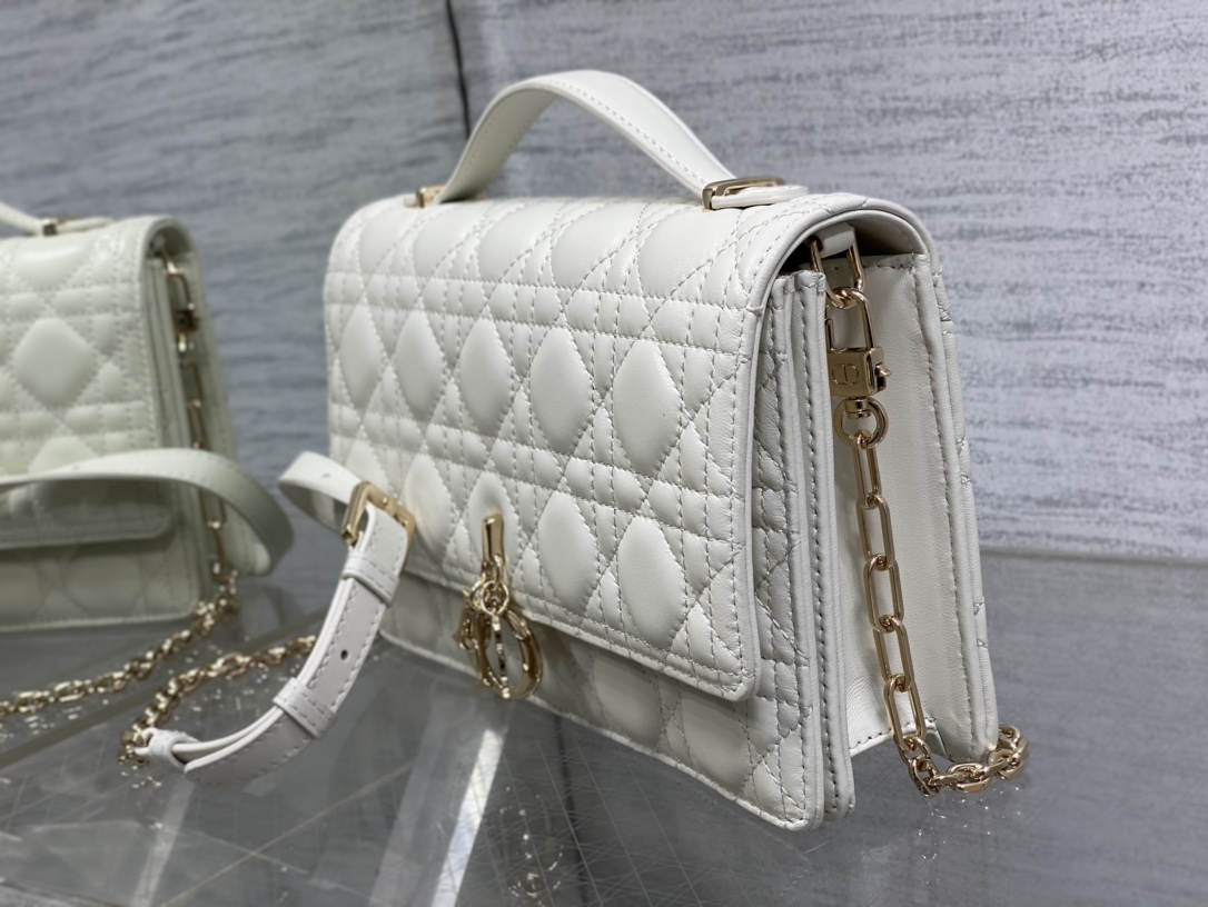Clutch Bag Sheepskin White S-14cm