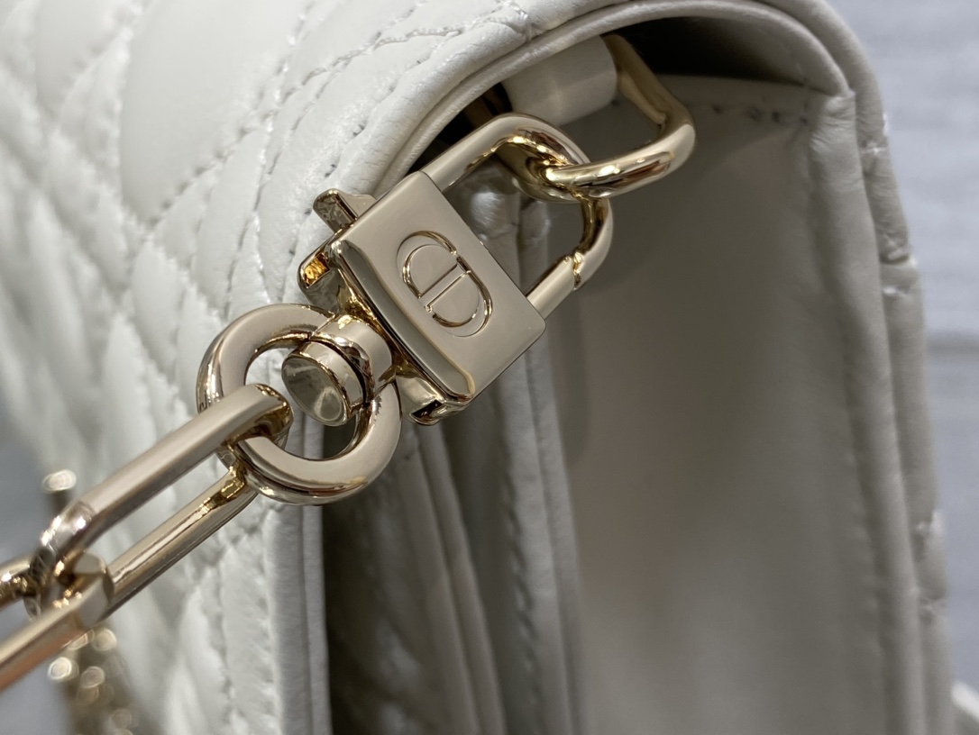 Clutch Bag Sheepskin White S-14cm