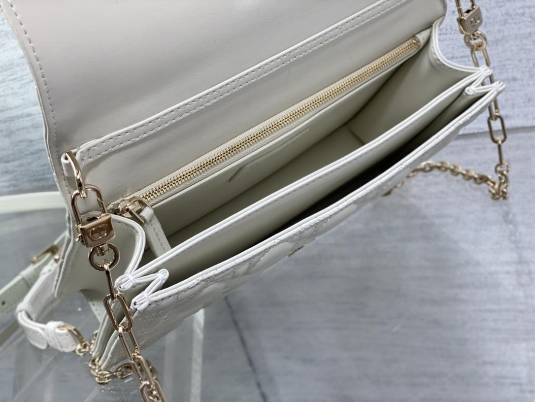 Clutch Bag Sheepskin White S-14cm