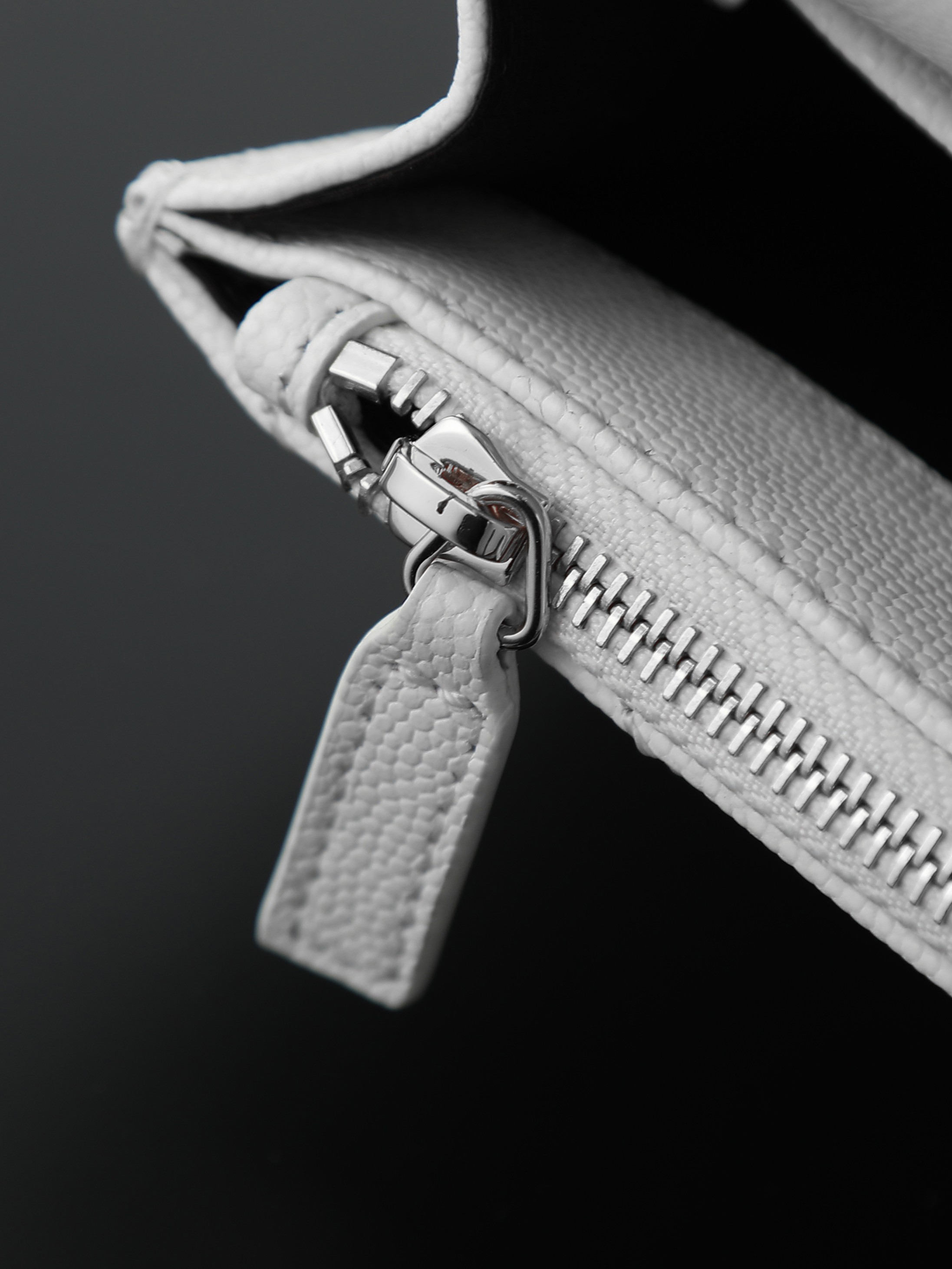 Clutch Bag Cow Leather White M