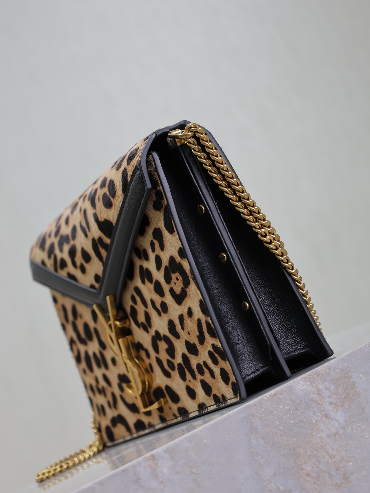Basic Bag Cow Leather M-s