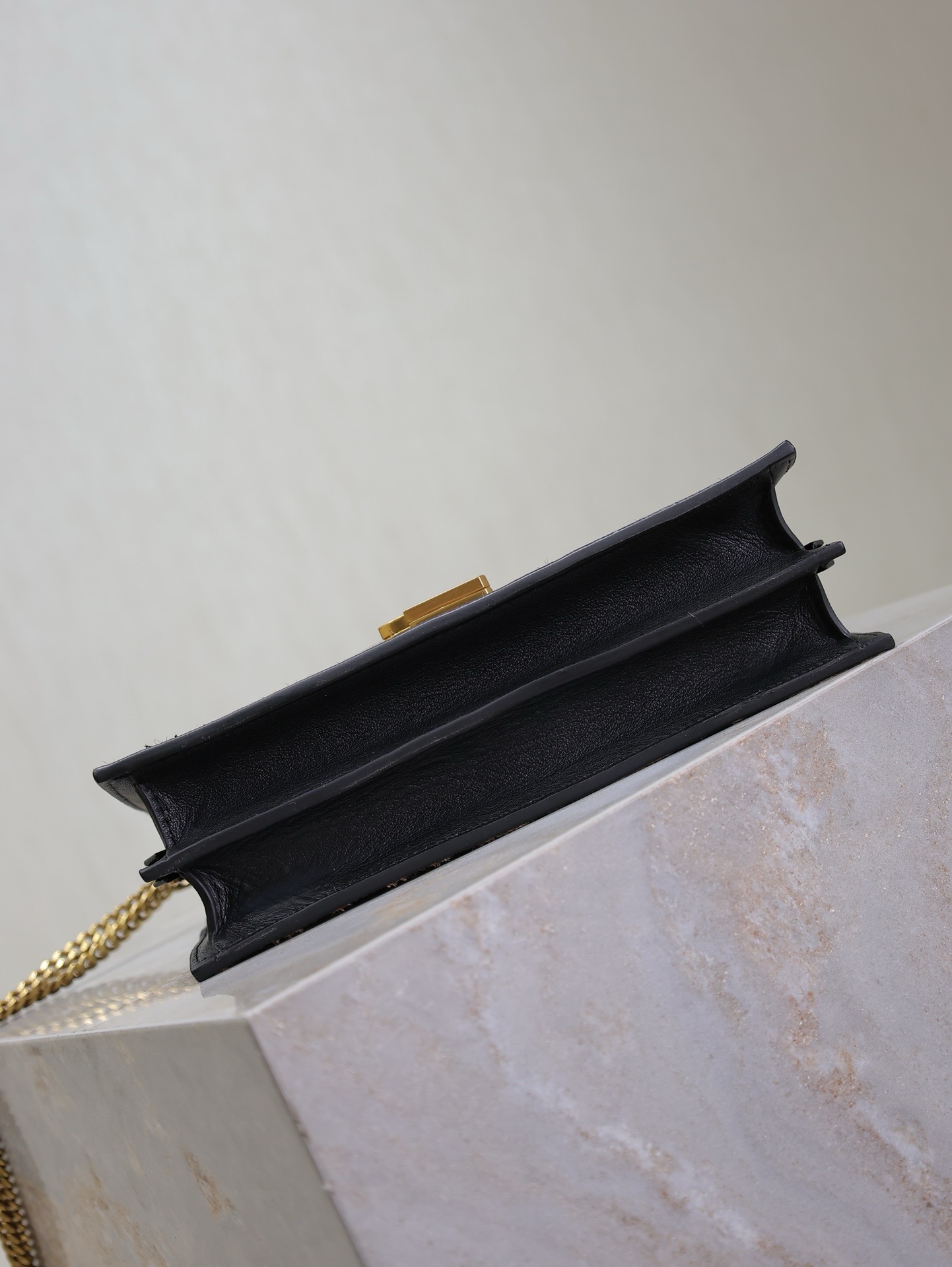 Basic Bag Cow Leather M-s
