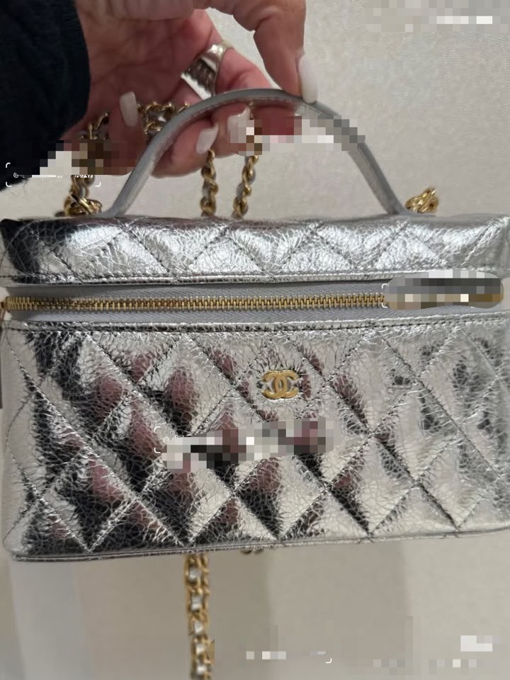 Chanel Basic Bag Black M-l