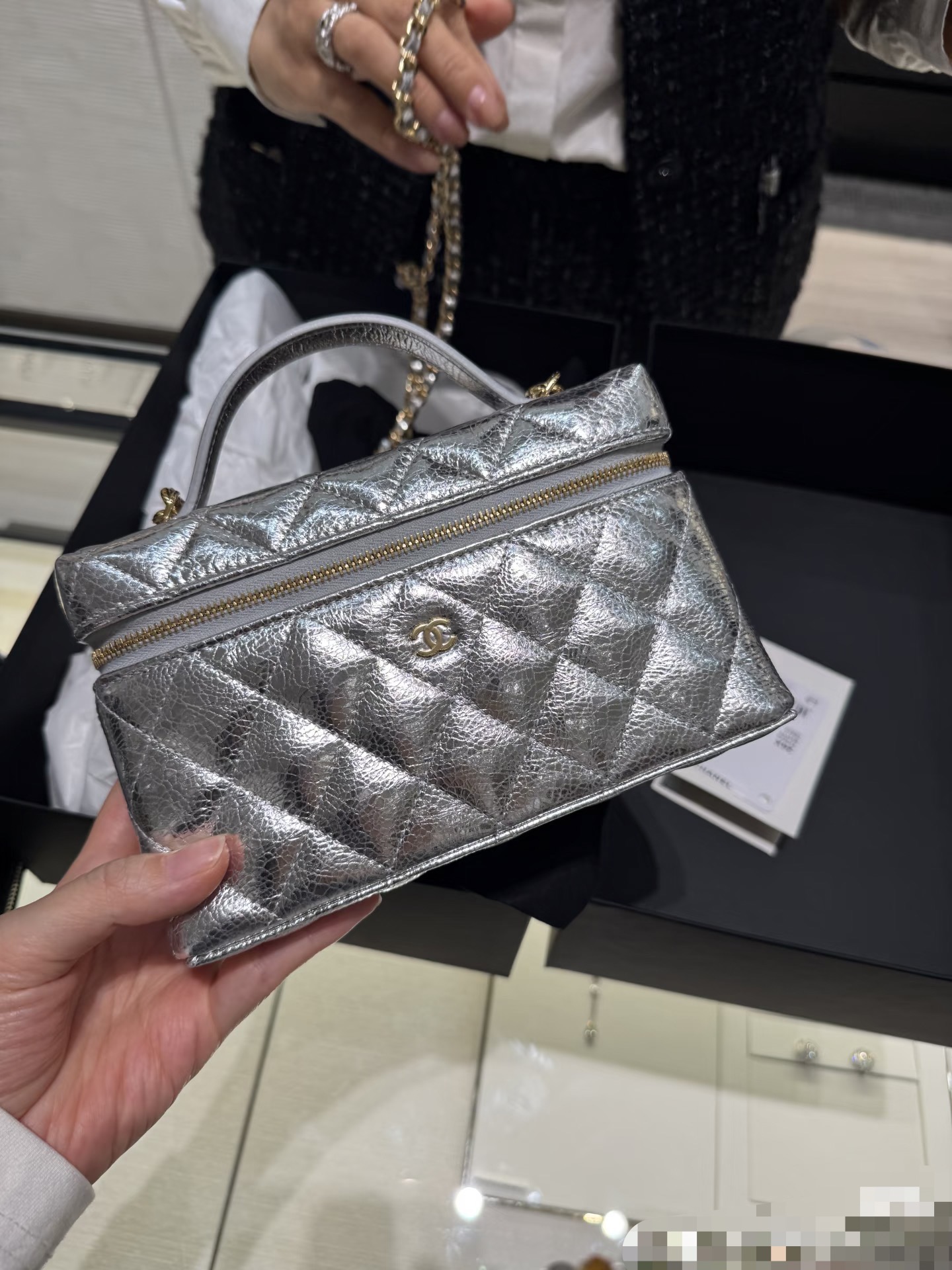 Chanel Basic Bag Black M-l