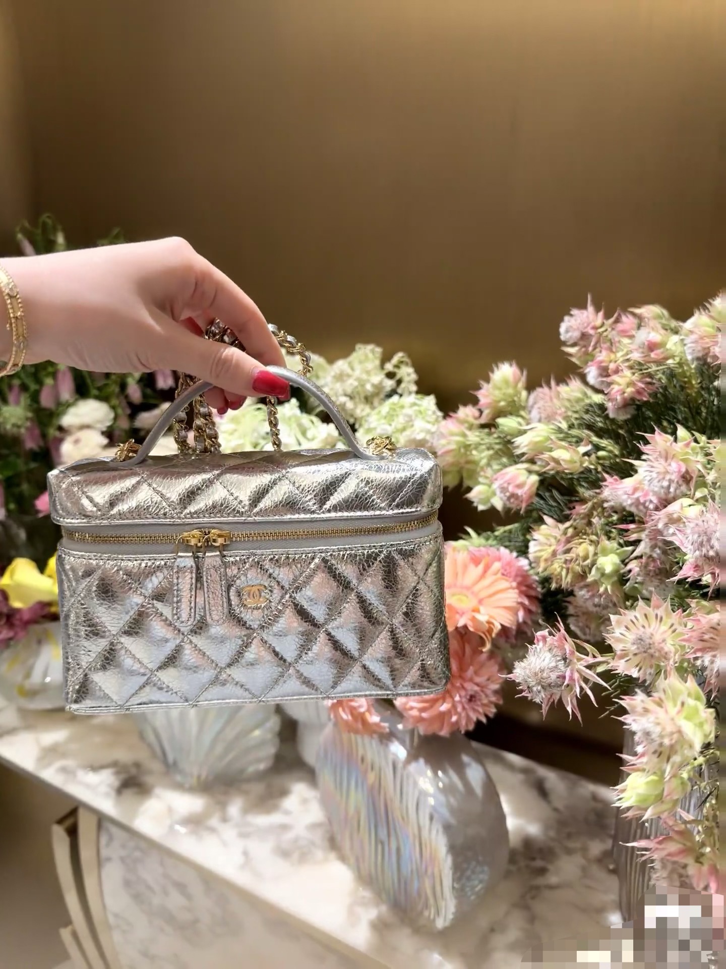 Chanel Basic Bag Black M-l