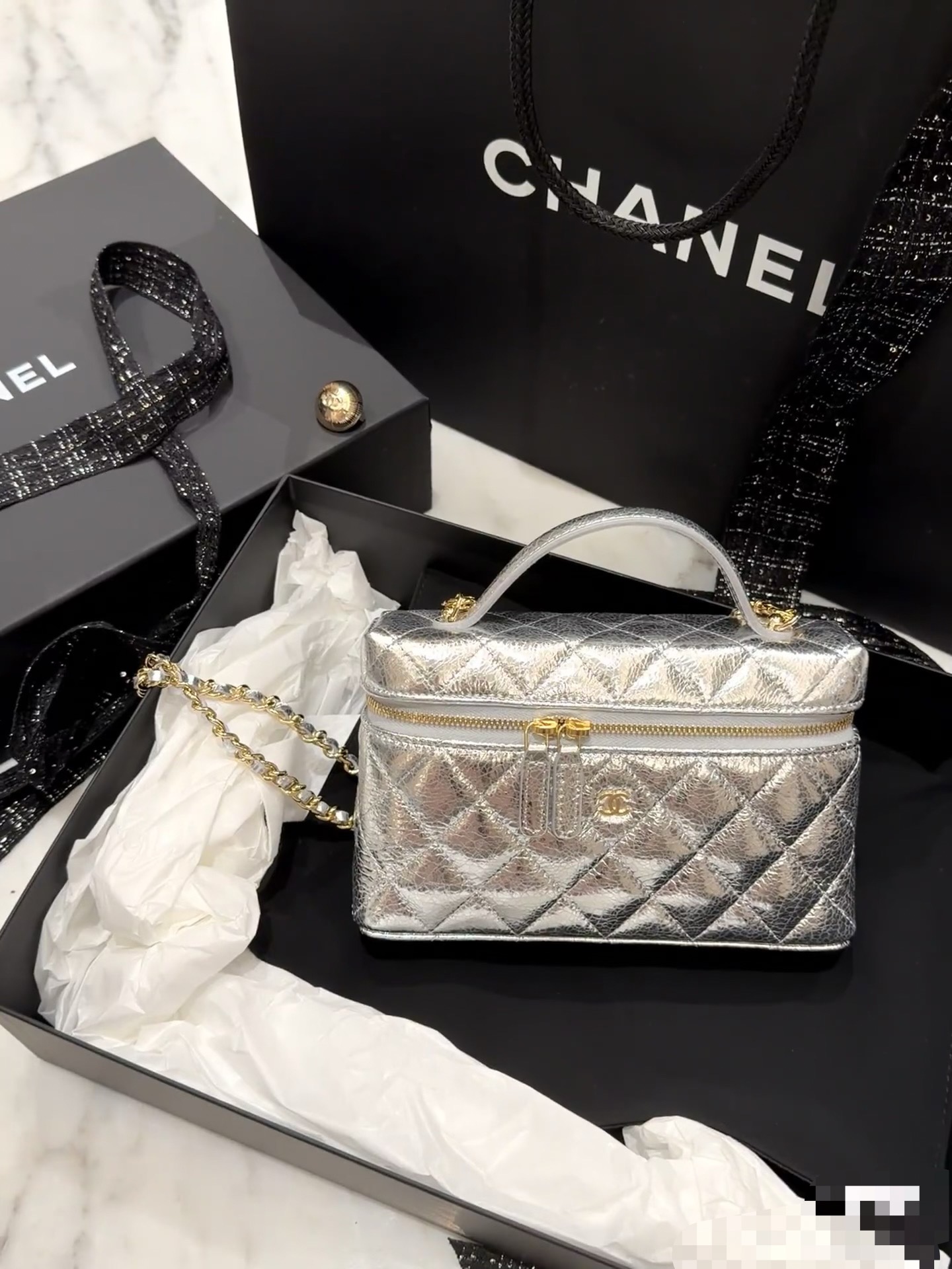 Chanel Basic Bag Black M-l