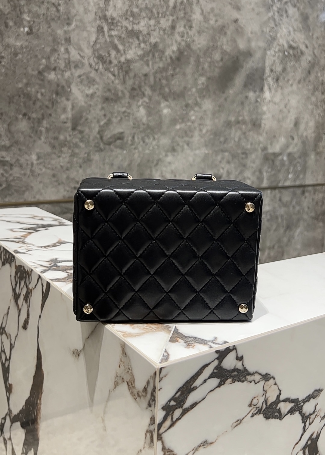 Chanel Basic Bag Sheepskin Black M-l