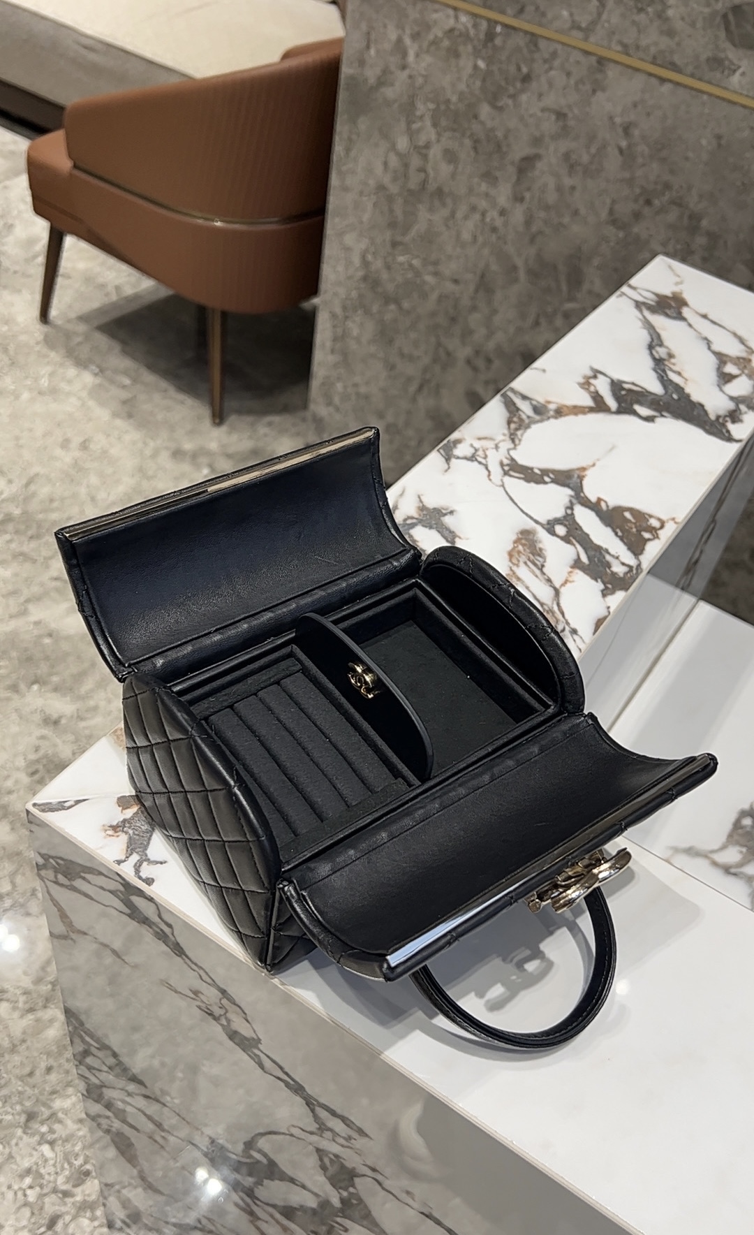 Chanel Basic Bag Sheepskin Black M-l