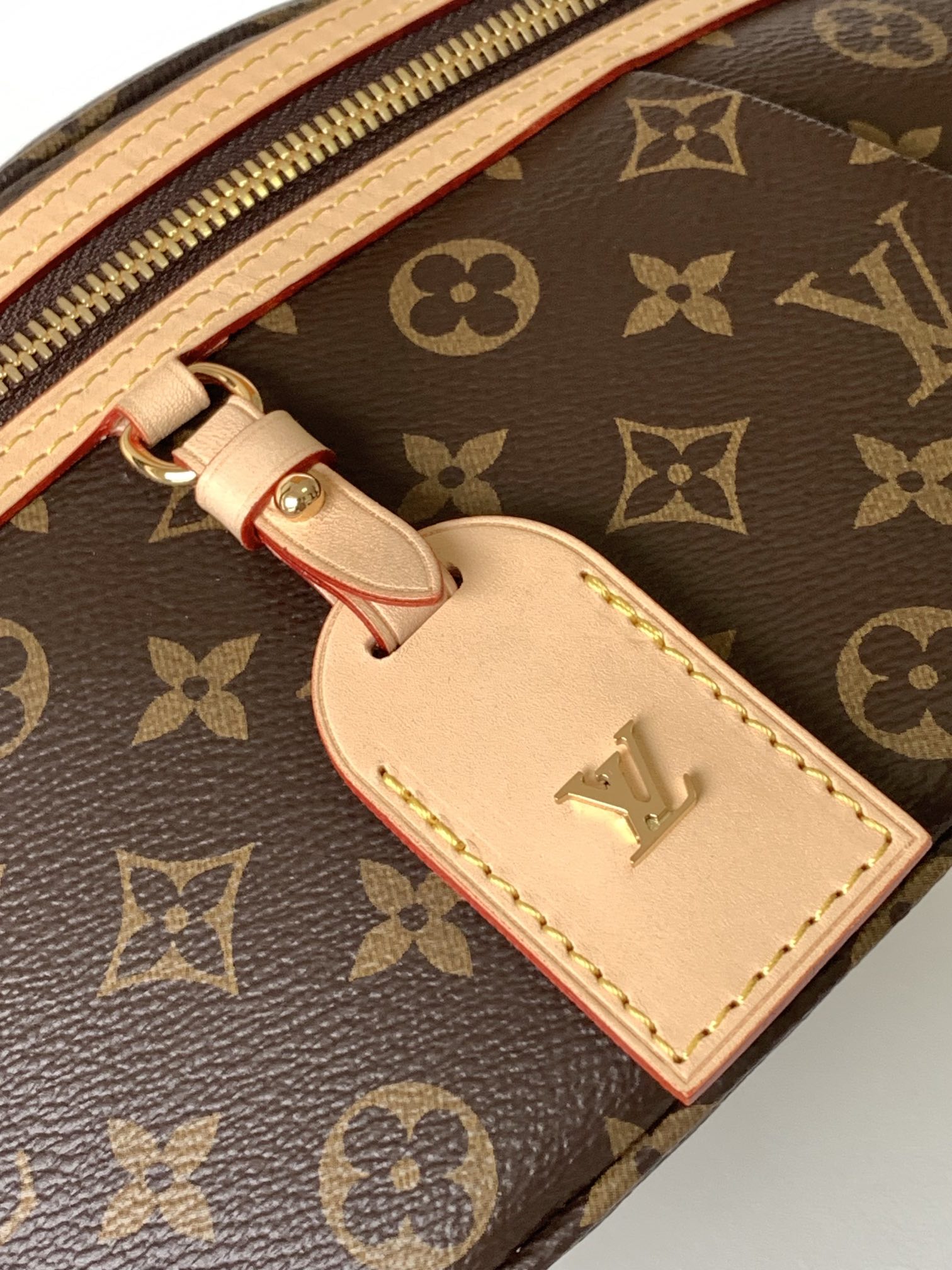 Basic Bag Cow Leather M
