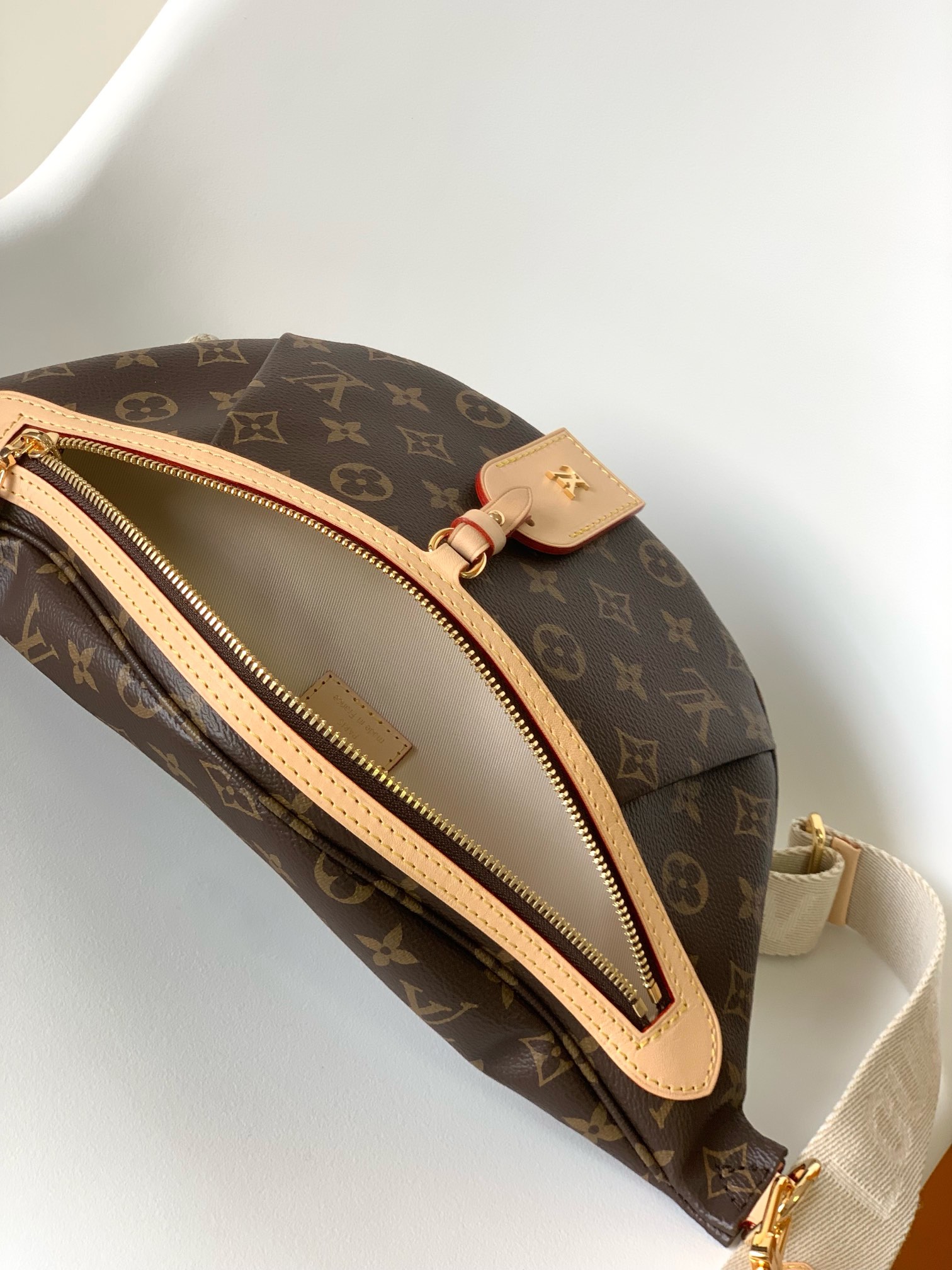 Basic Bag Cow Leather M