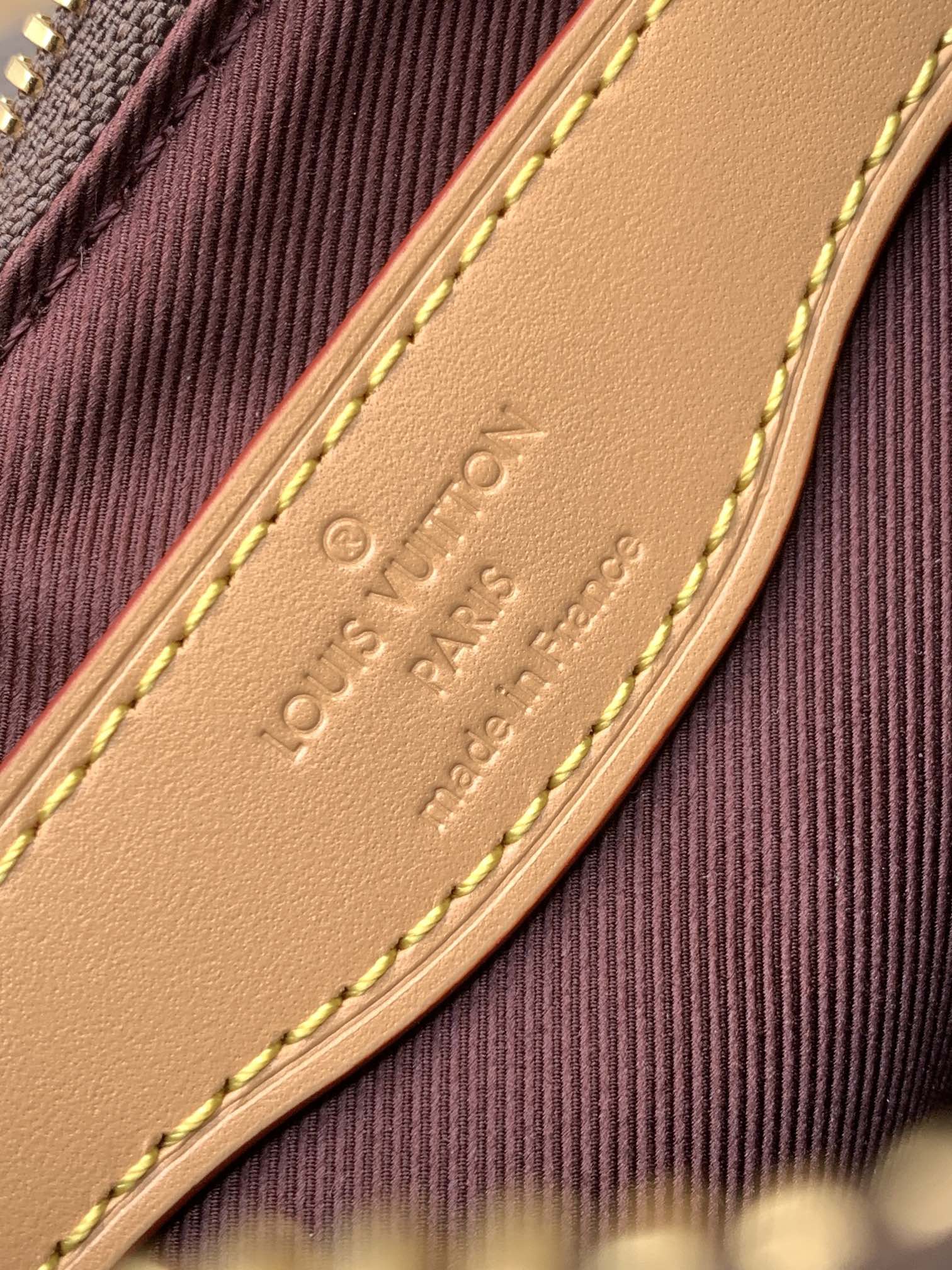 Louis Vuitton Basic Bag Canvas M