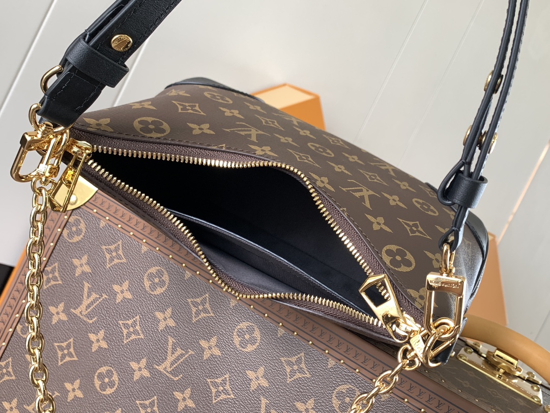 Louis Vuitton Basic Bag Canvas M