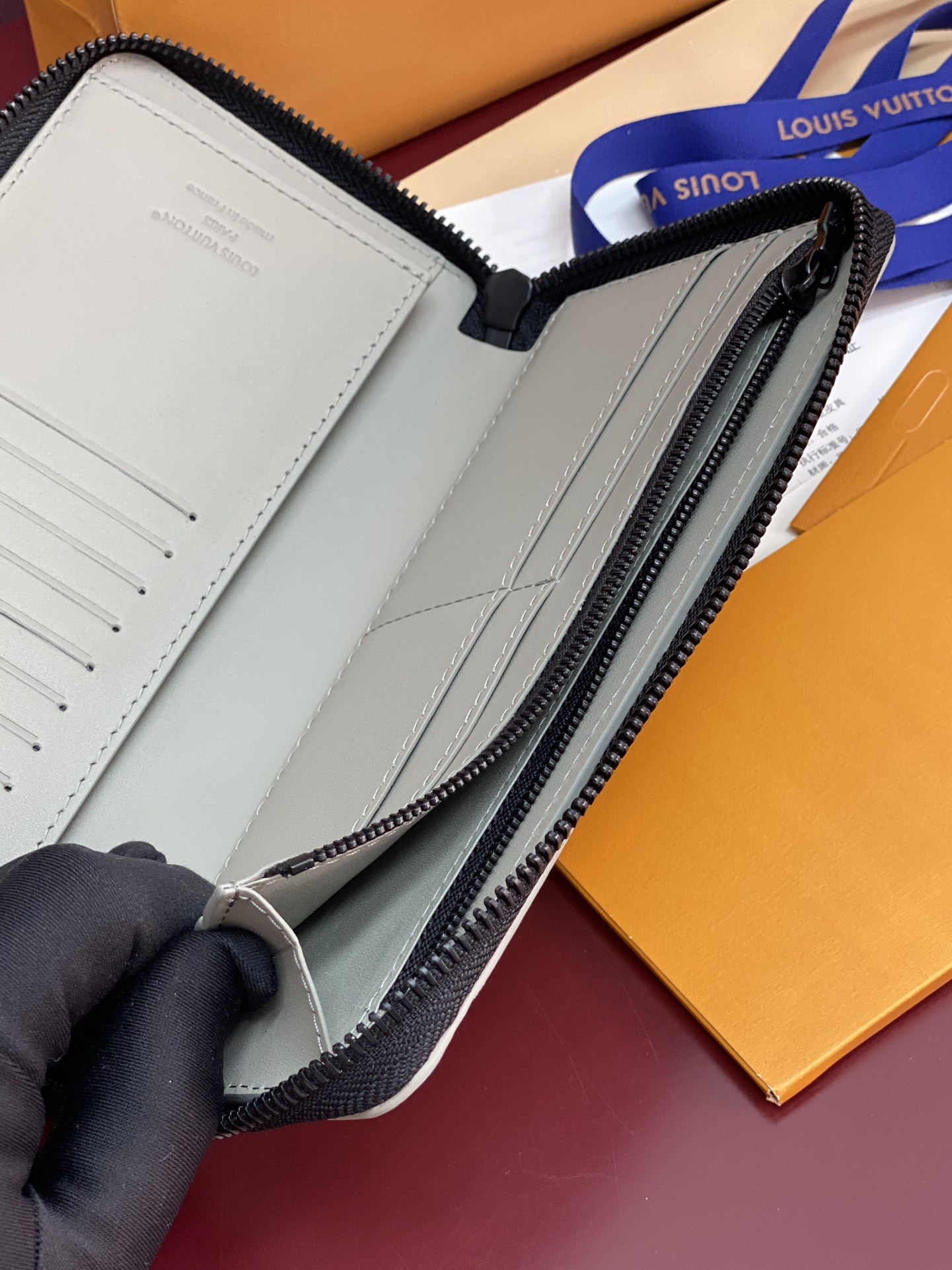 Louis Vuitton Basic Bag Cow Leather M-l-s