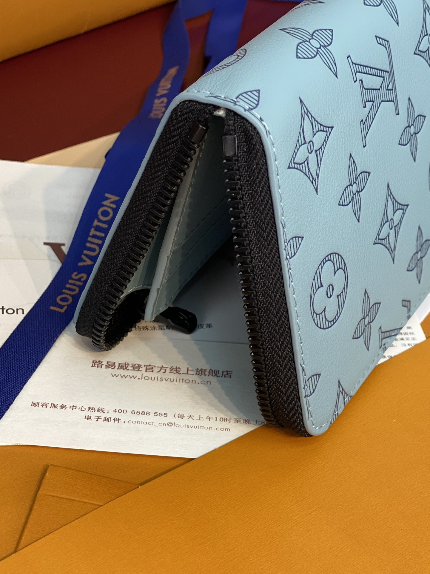 Louis Vuitton Basic Bag Cow Leather M-l-s