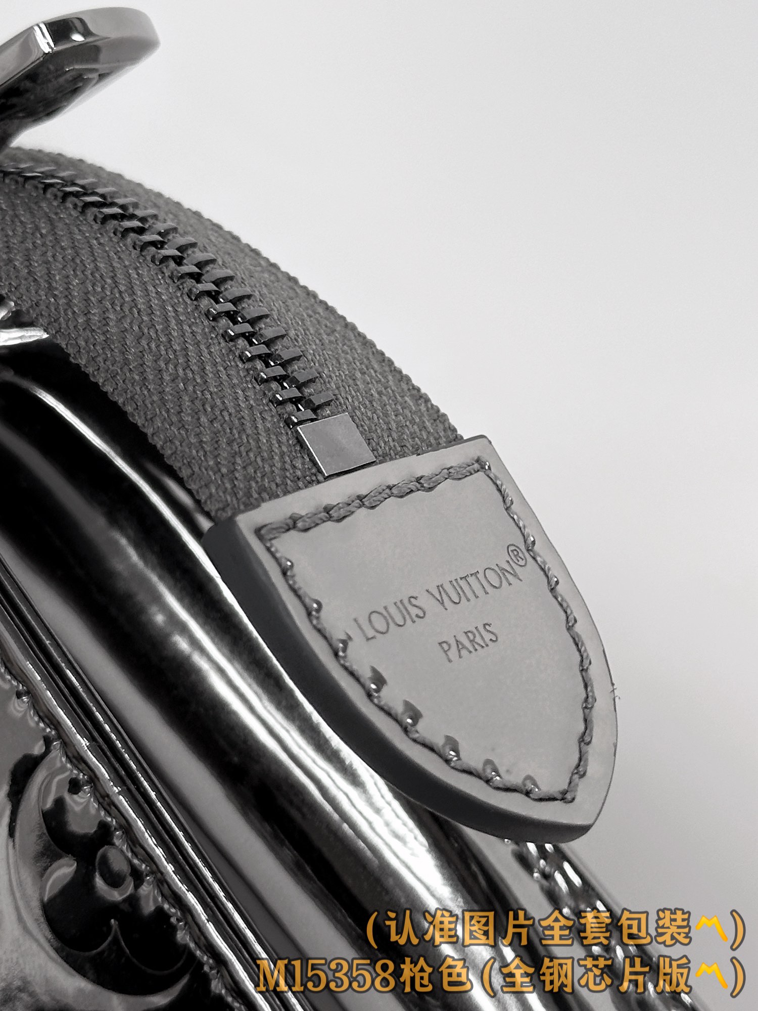 Louis Vuitton Basic Bag Canvas M