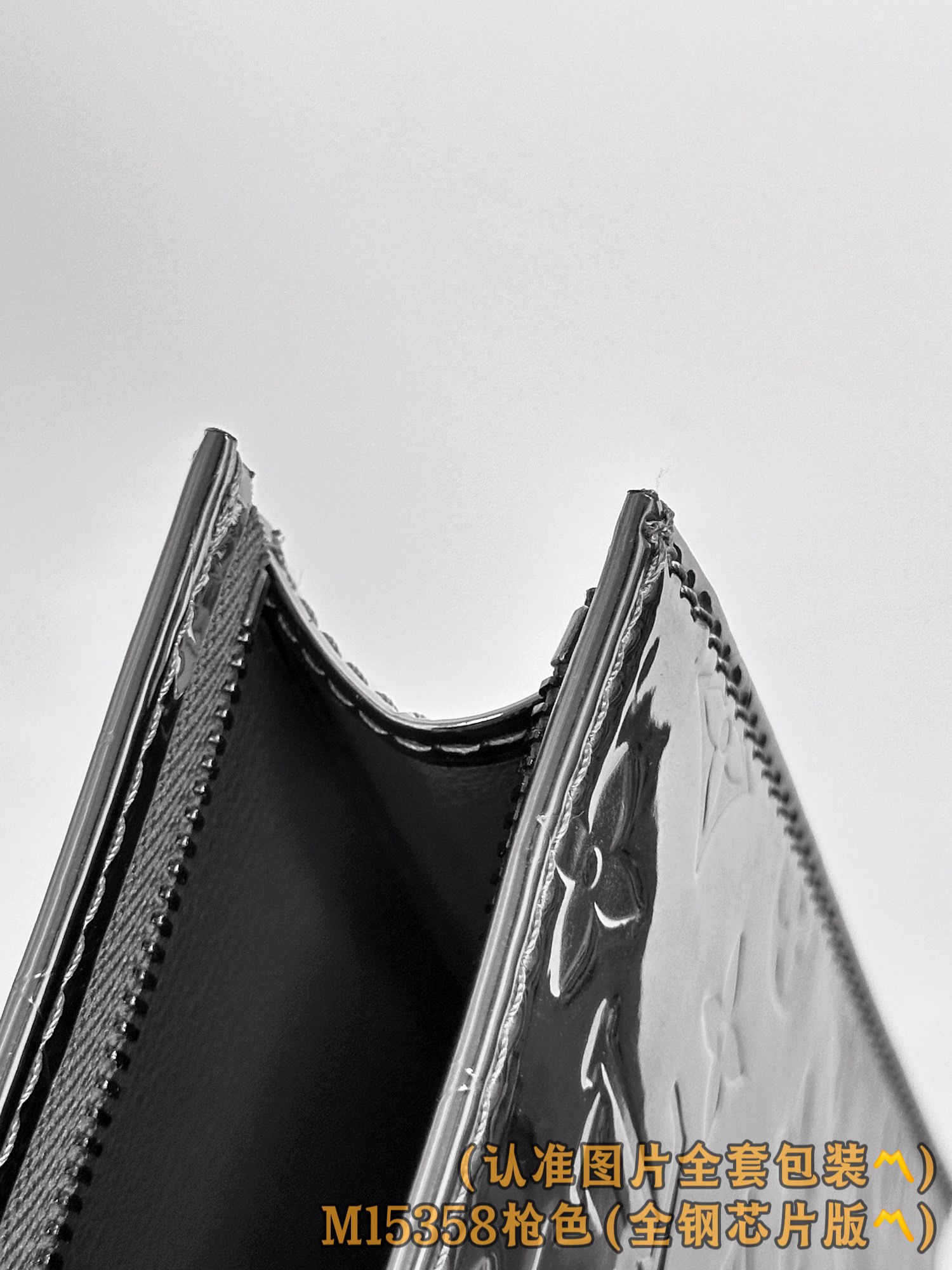 Louis Vuitton Basic Bag Canvas M