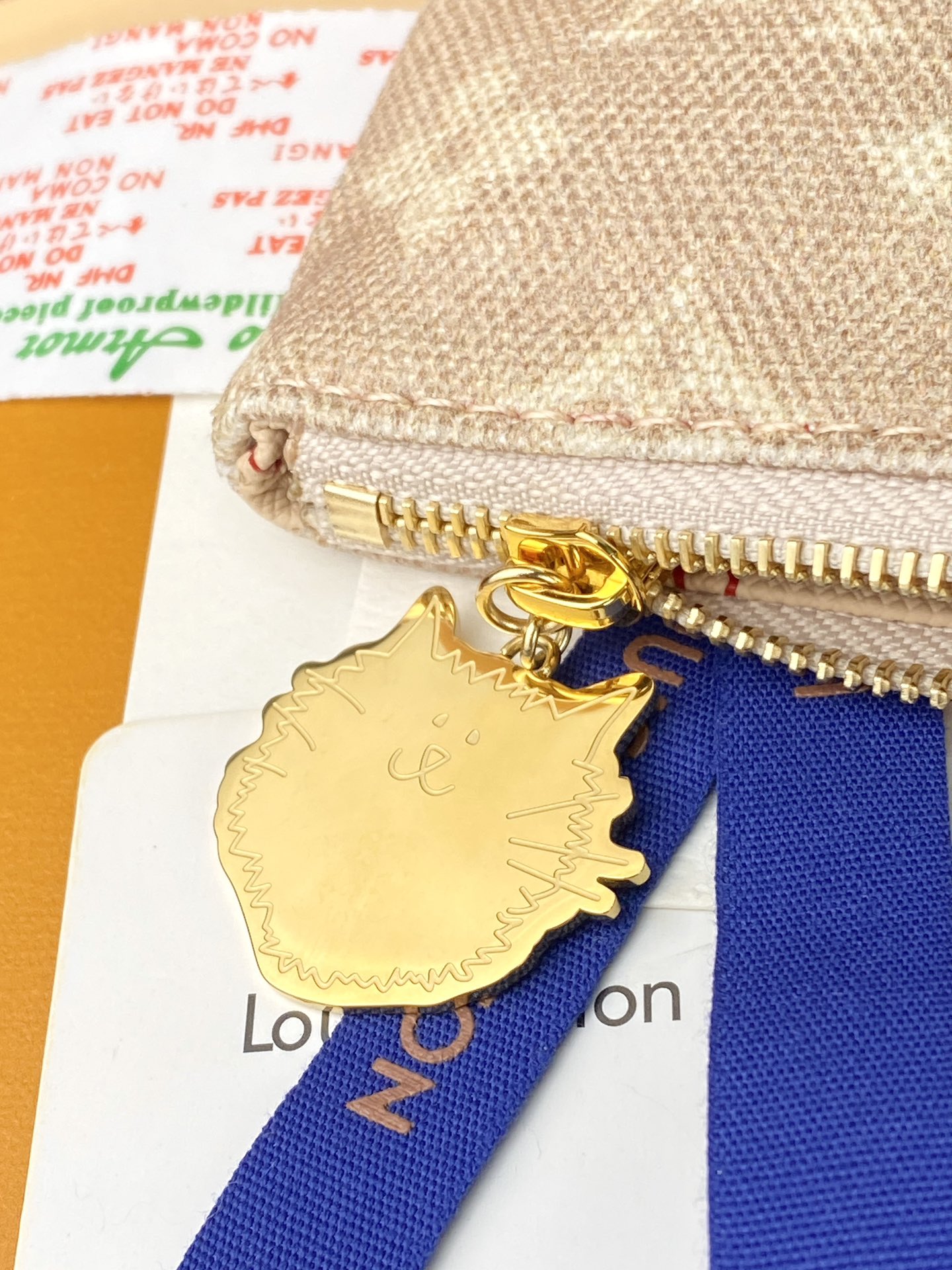 Louis Vuitton Basic Bag Canvas M-l-s