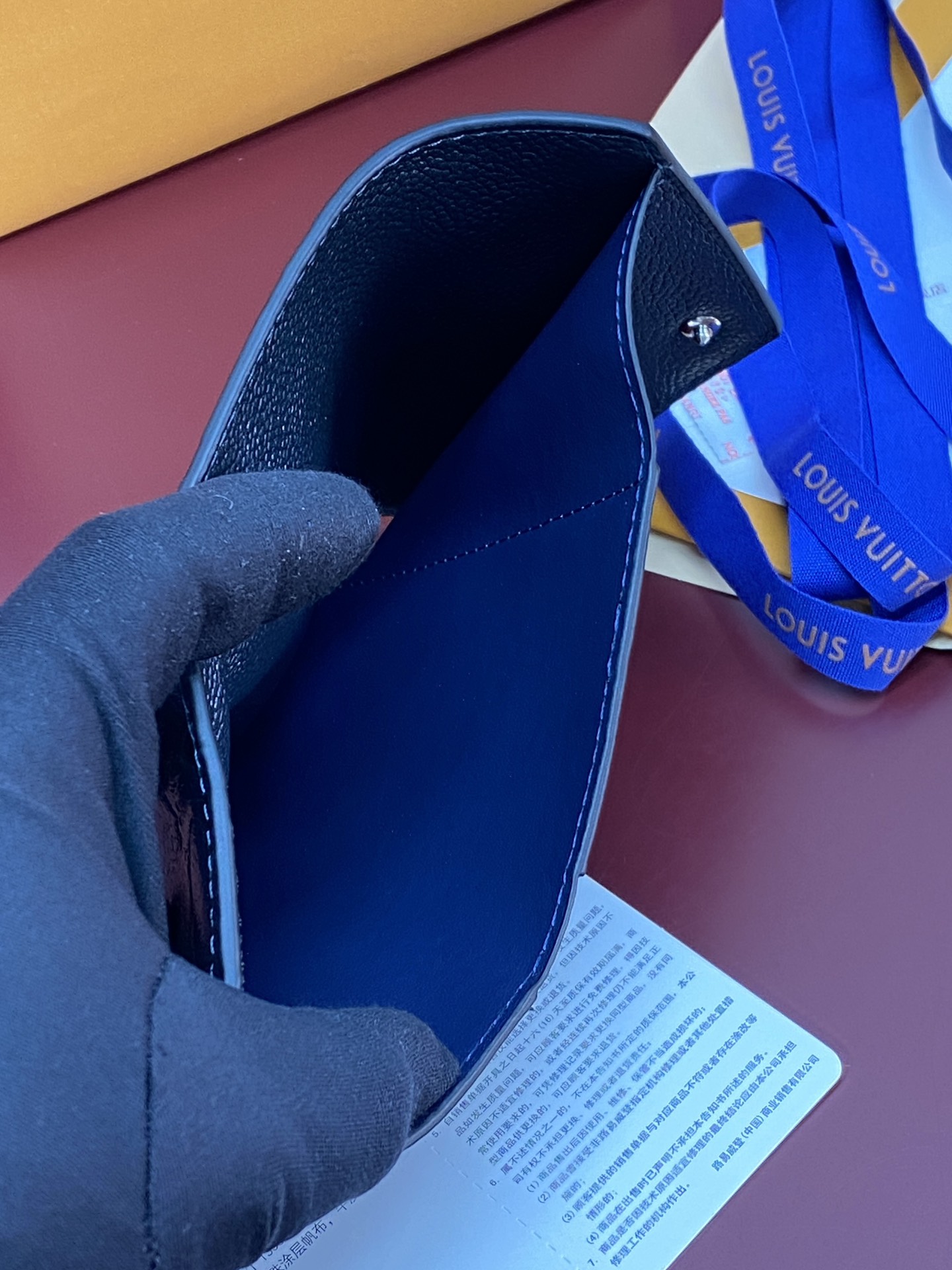 Louis Vuitton Basic Bag M