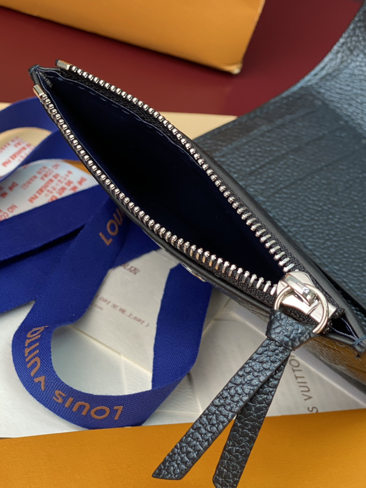 Louis Vuitton Basic Bag M