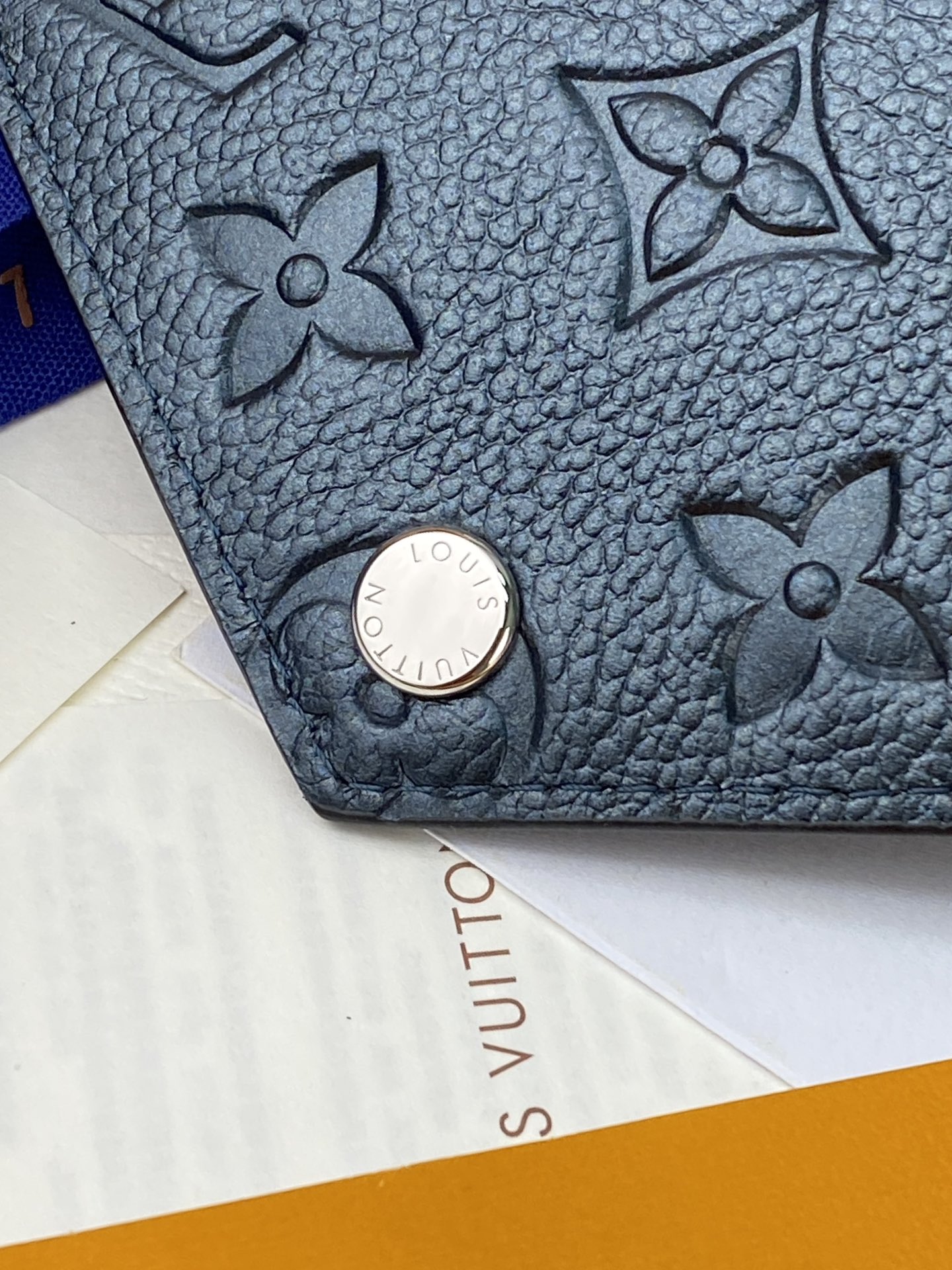 Louis Vuitton Basic Bag M