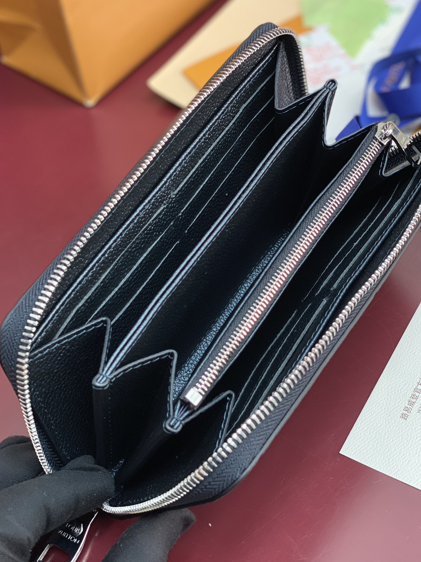 Louis Vuitton Basic Bag Silver M