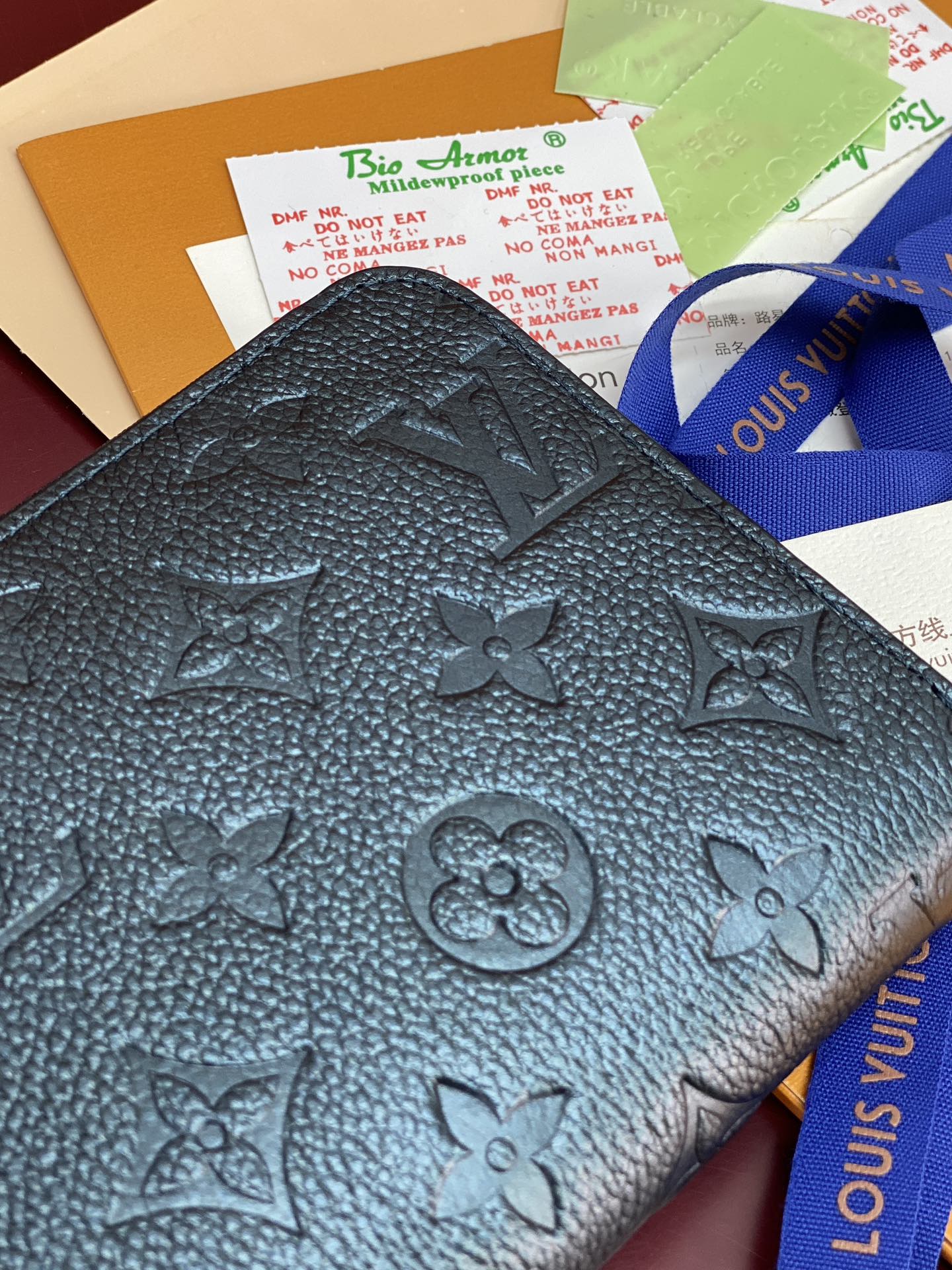 Louis Vuitton Basic Bag Silver M