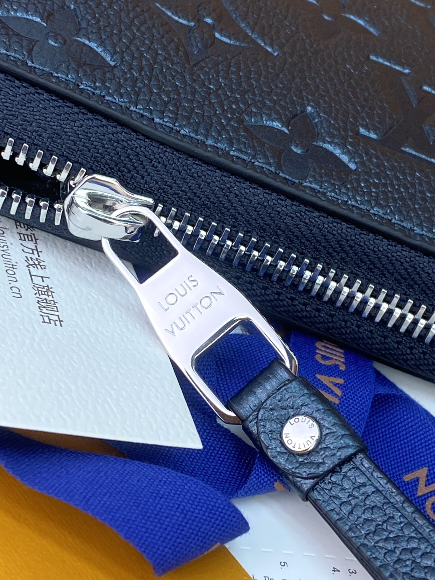 Louis Vuitton Basic Bag Silver M