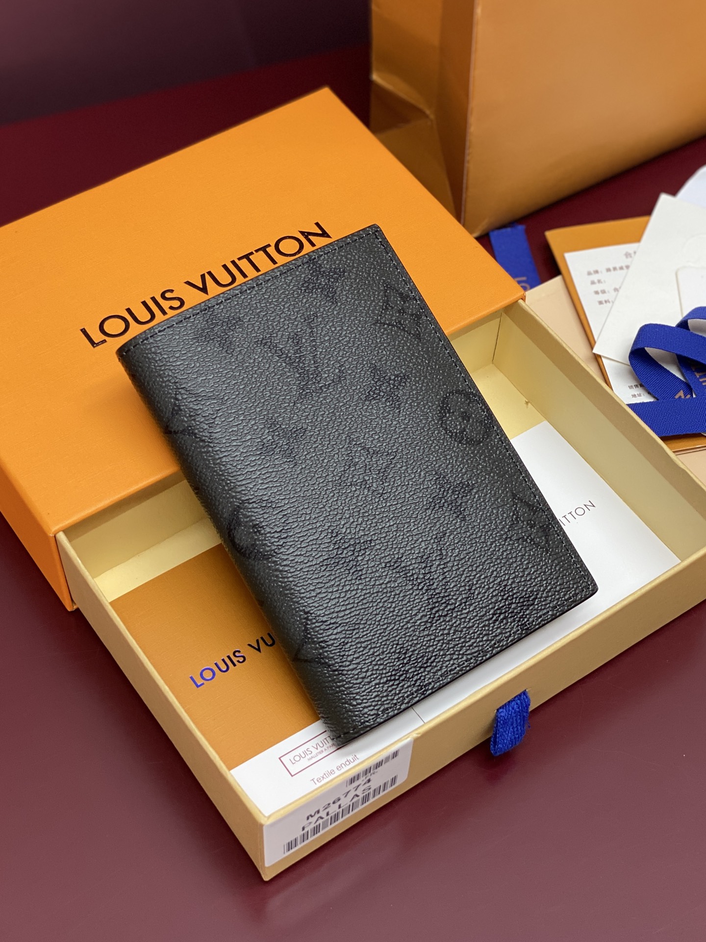 Louis Vuitton Basic Bag Canvas M