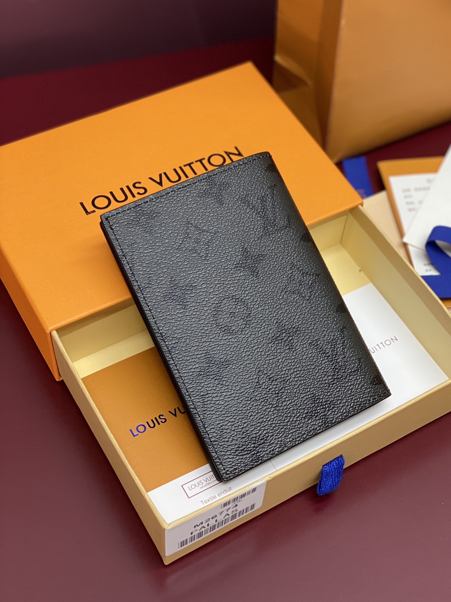 Louis Vuitton Basic Bag Canvas M