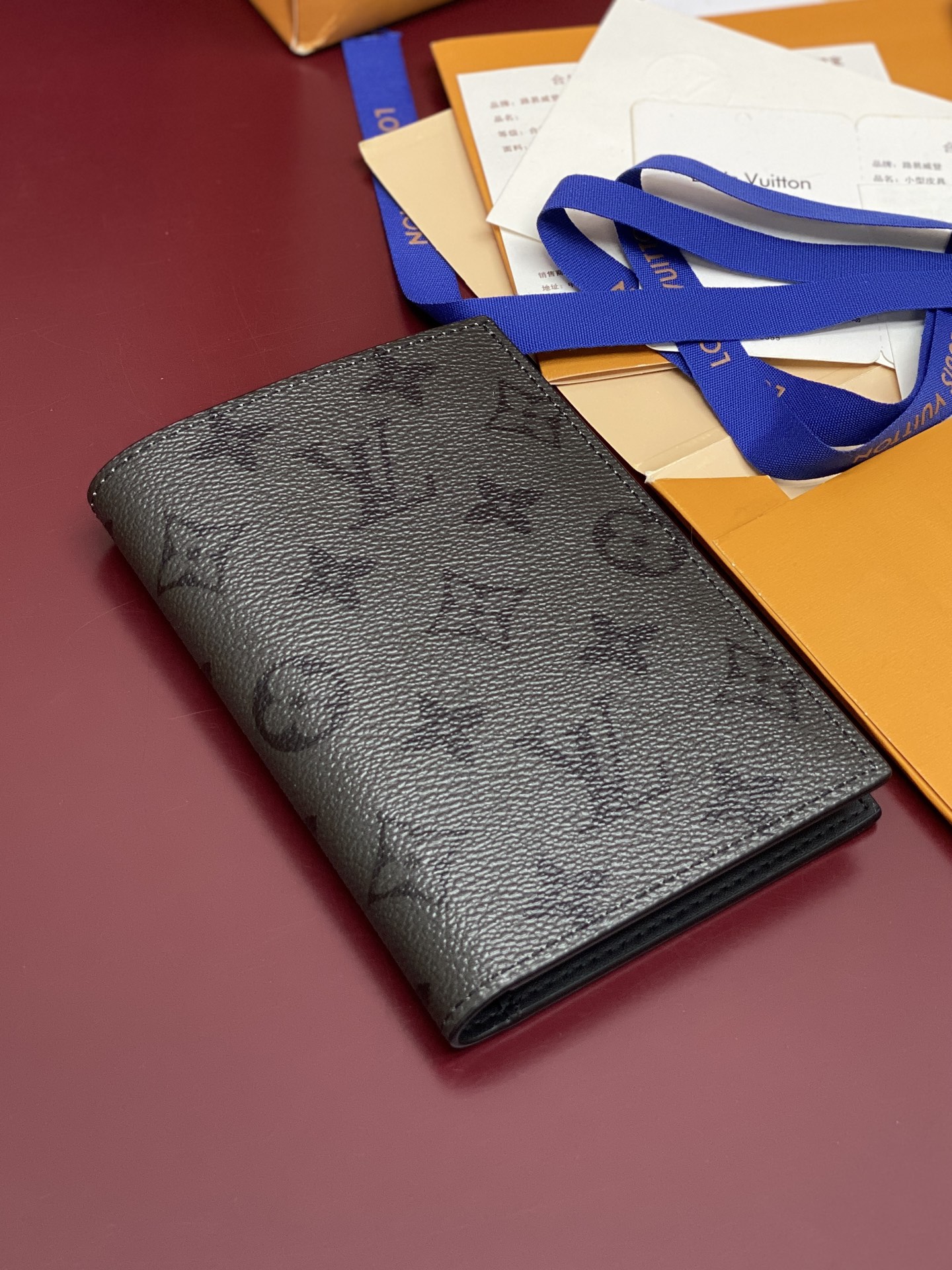 Louis Vuitton Basic Bag Canvas M