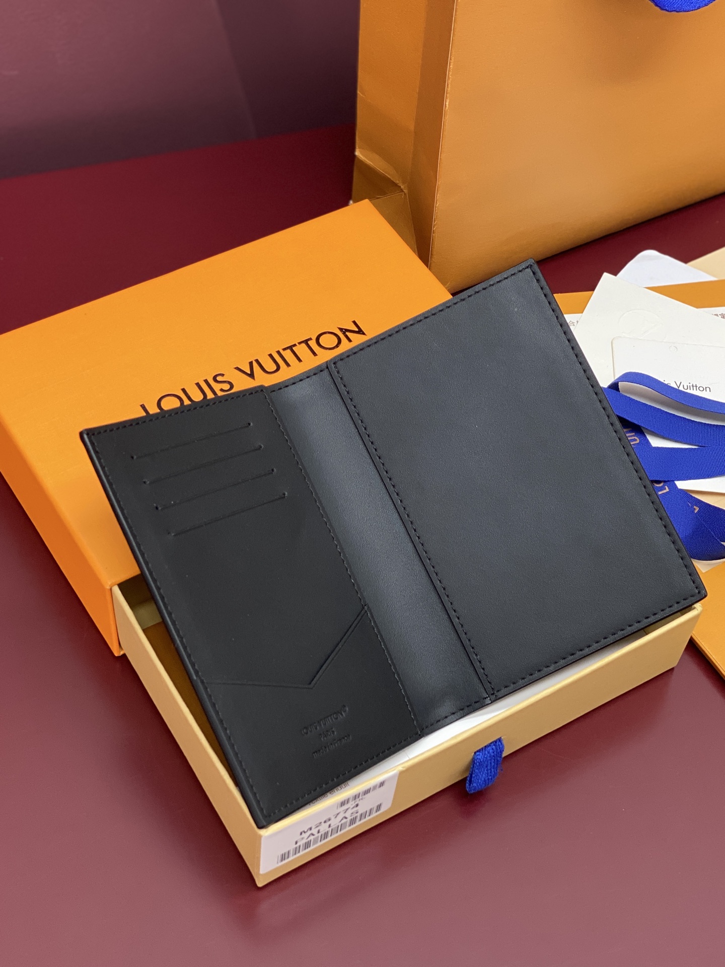 Louis Vuitton Basic Bag Canvas M