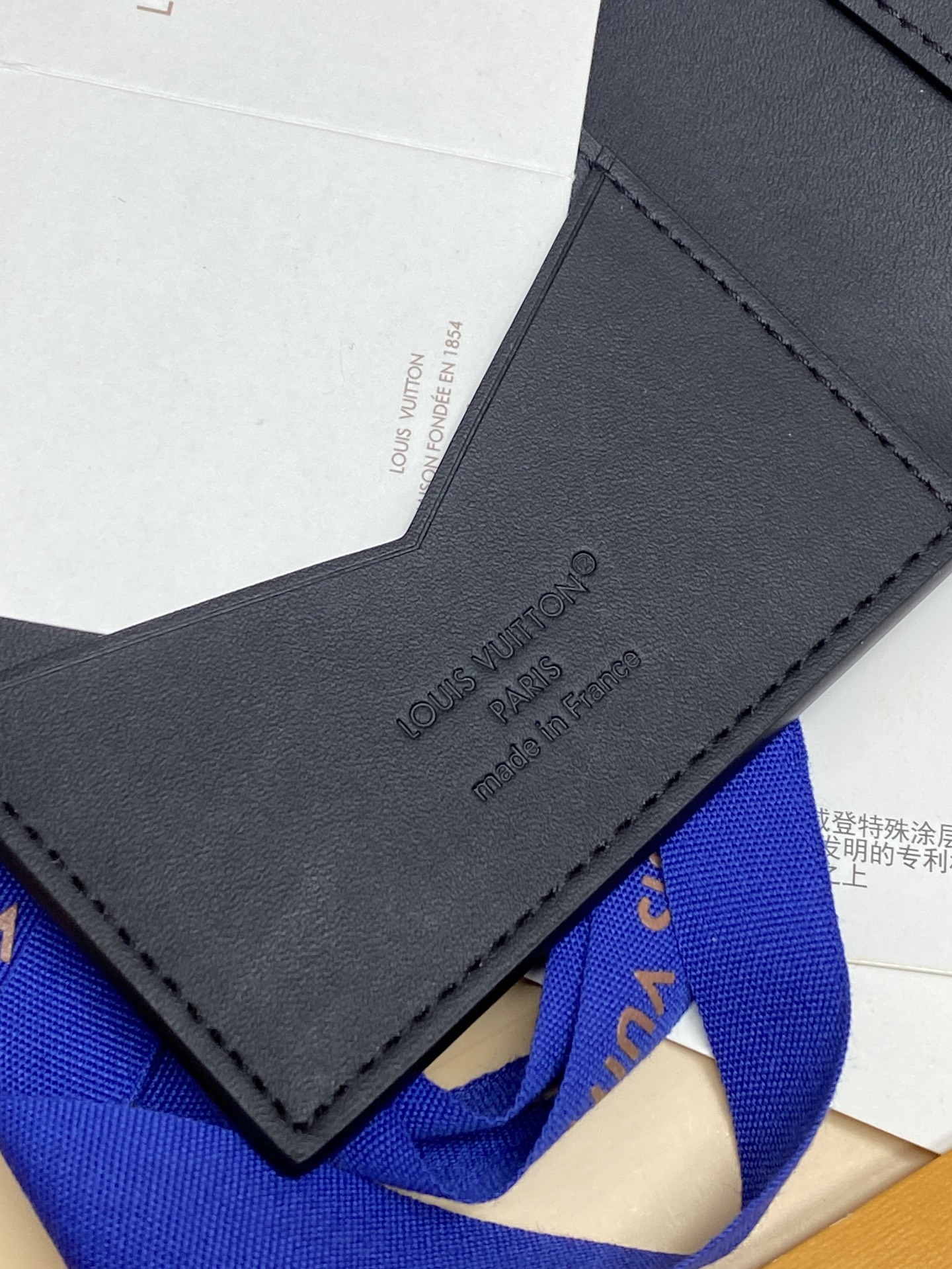 Louis Vuitton Basic Bag Canvas M