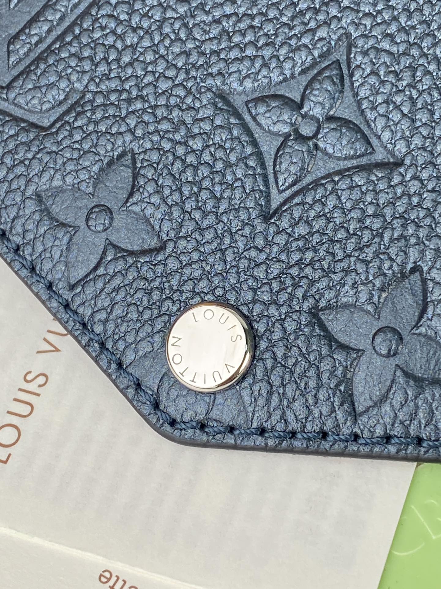 Louis Vuitton Basic Bag M-l