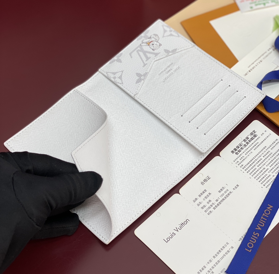 Louis Vuitton Basic Bag Canvas M-s