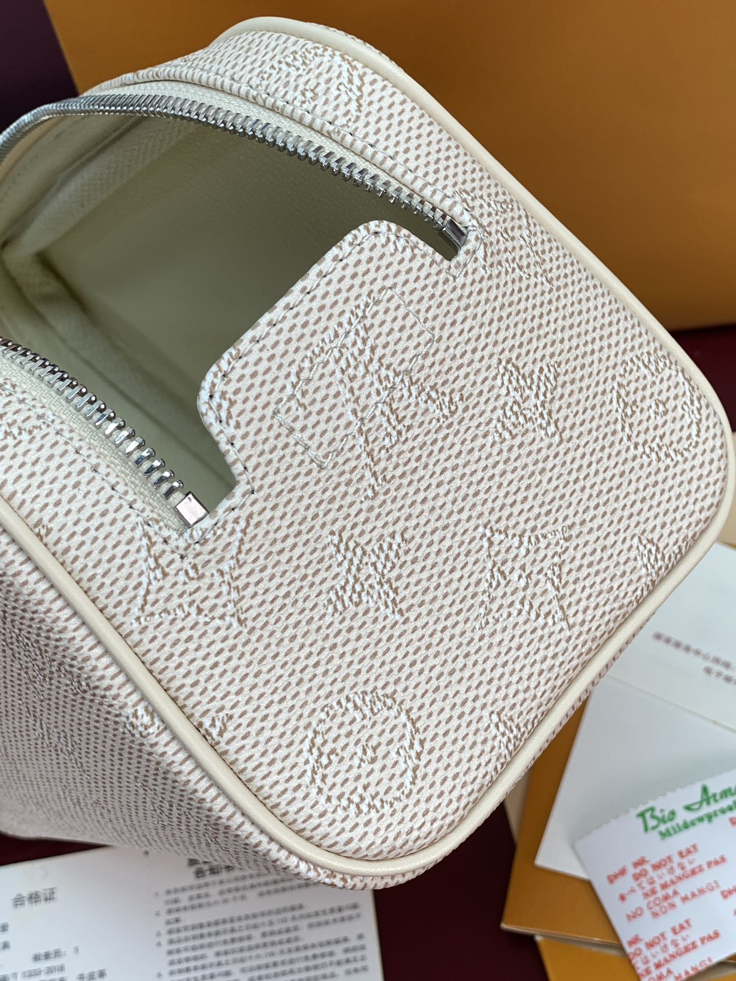 Louis Vuitton Basic Bag Cow Leather M