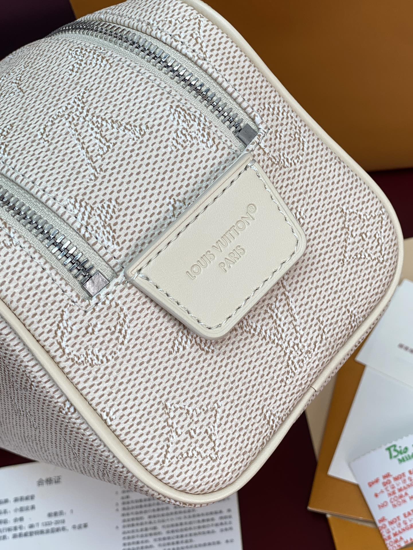 Louis Vuitton Basic Bag Cow Leather M