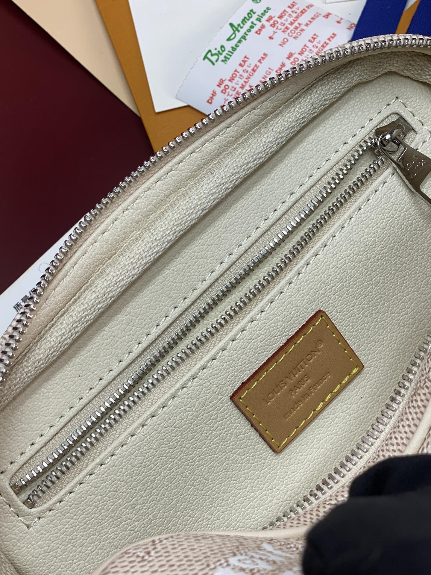 Louis Vuitton Basic Bag Cow Leather M