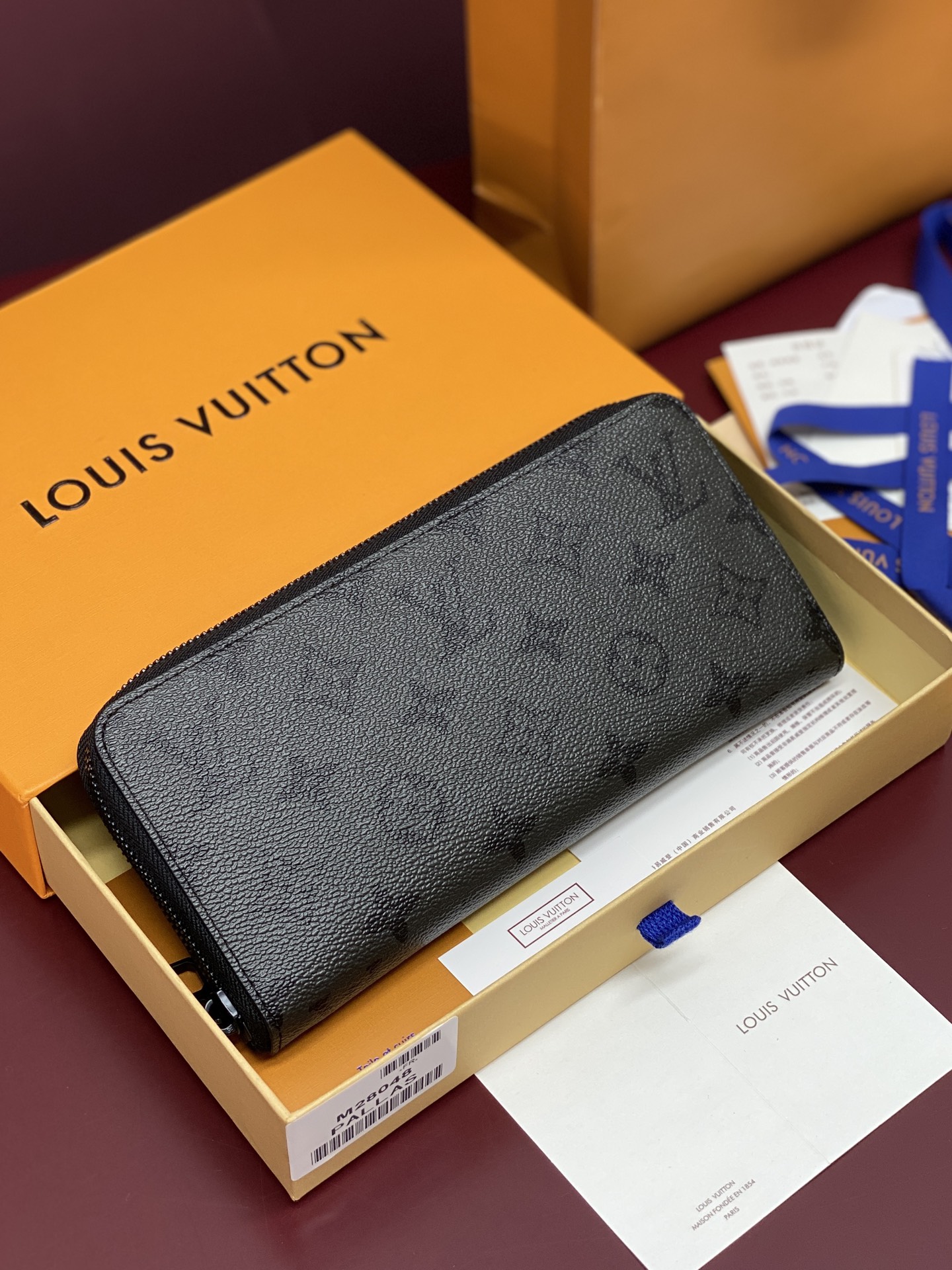 Louis Vuitton Basic Bag Canvas M-l